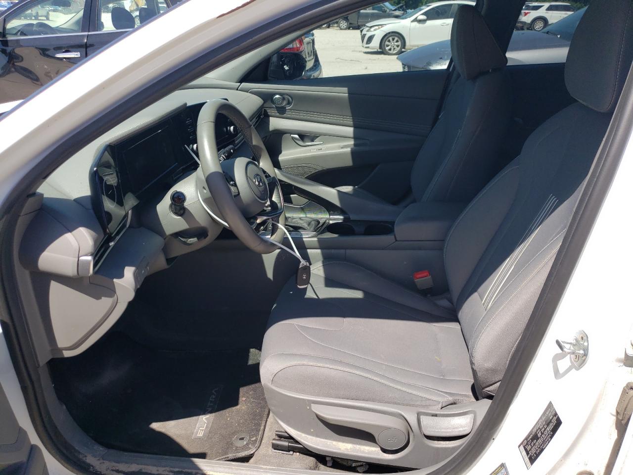 Photo 6 VIN: 5NPLS4AGXNH054216 - HYUNDAI ELANTRA 