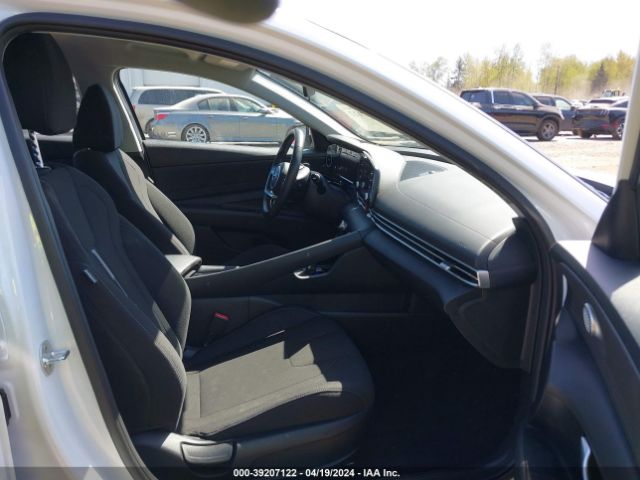 Photo 4 VIN: 5NPLS4AGXNH082453 - HYUNDAI ELANTRA 