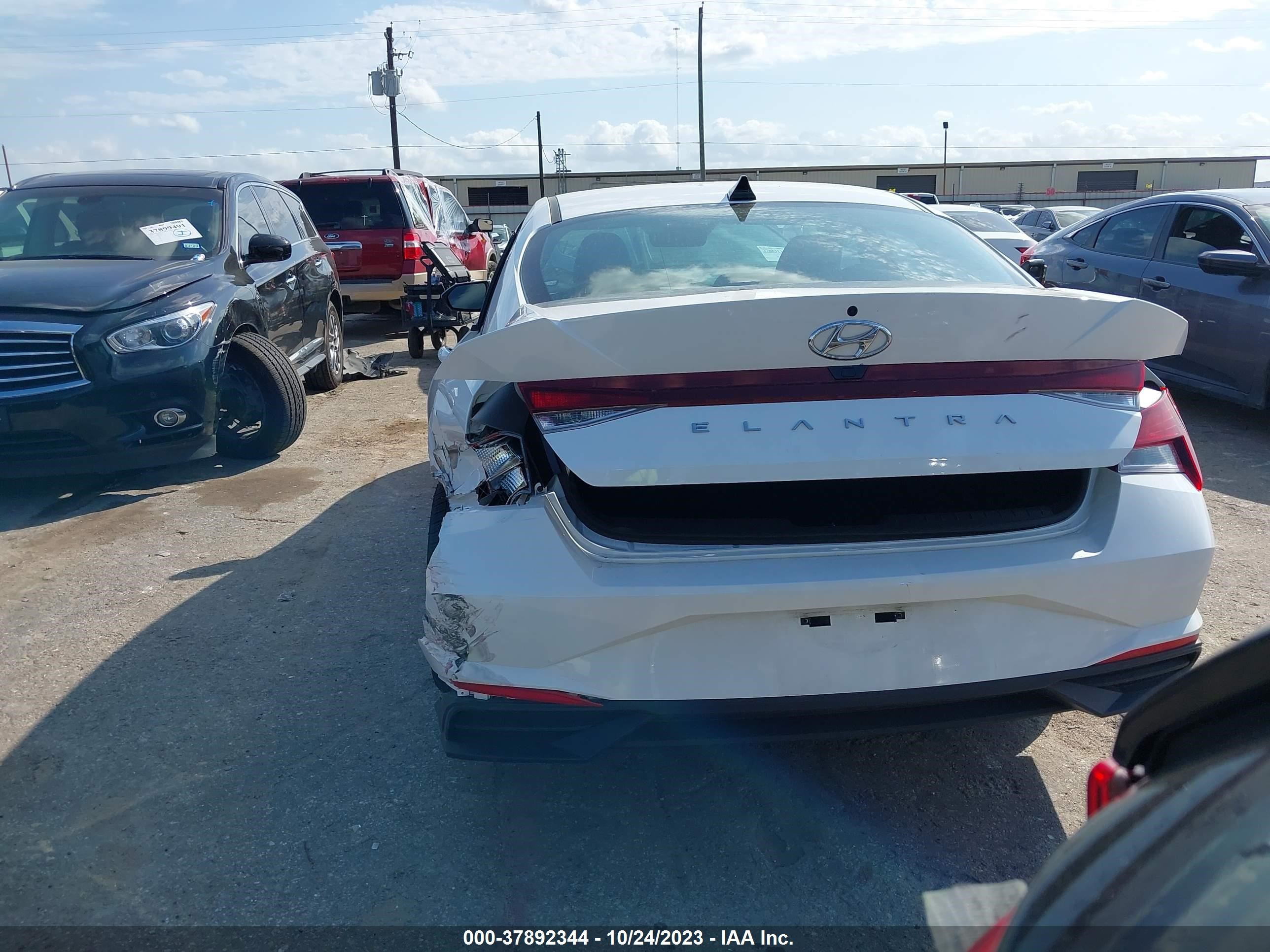 Photo 15 VIN: 5NPLS4AGXPH111176 - HYUNDAI ELANTRA 