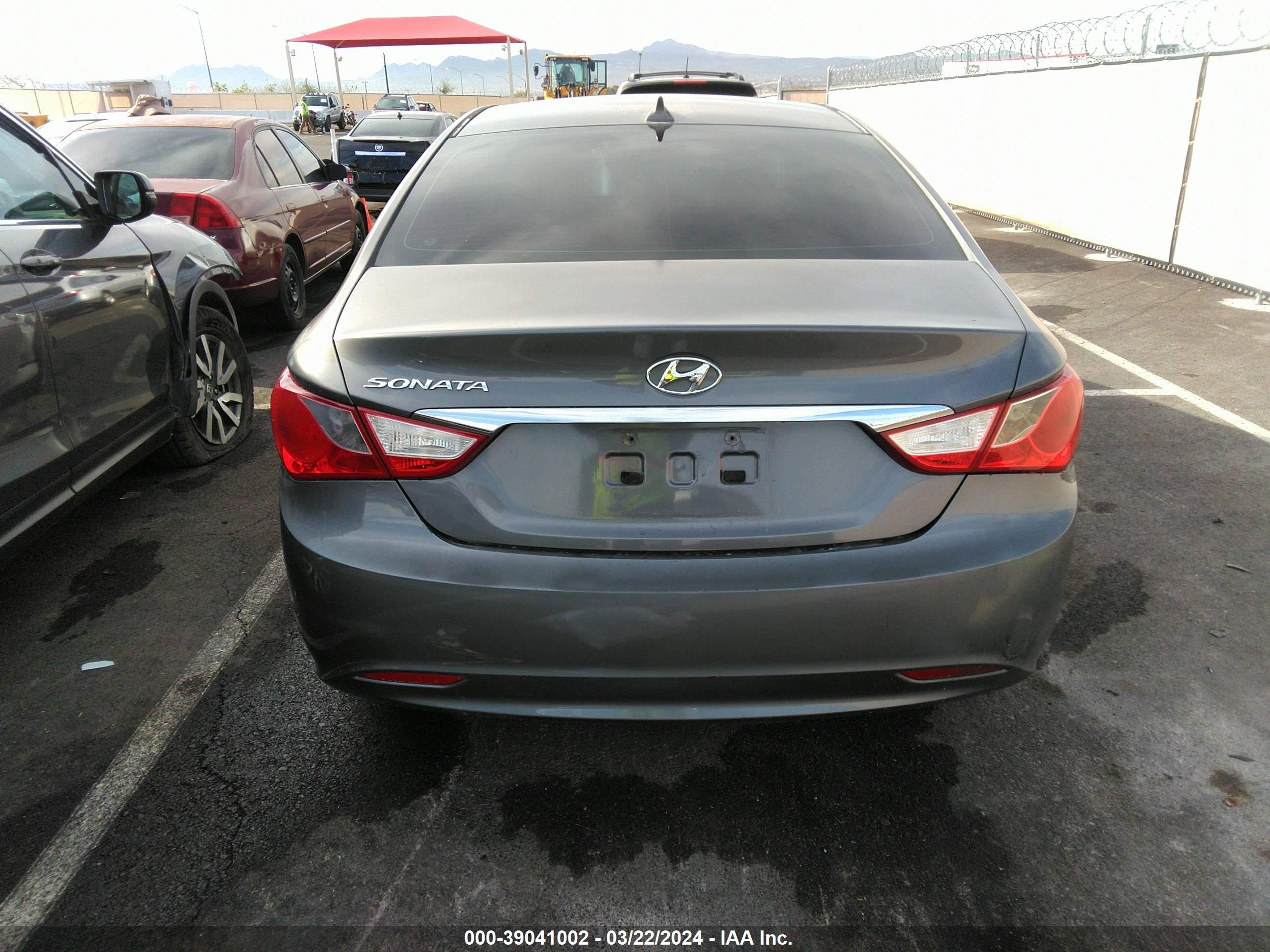 Photo 15 VIN: 5NPRN4AC9DH580745 - HYUNDAI SONATA 