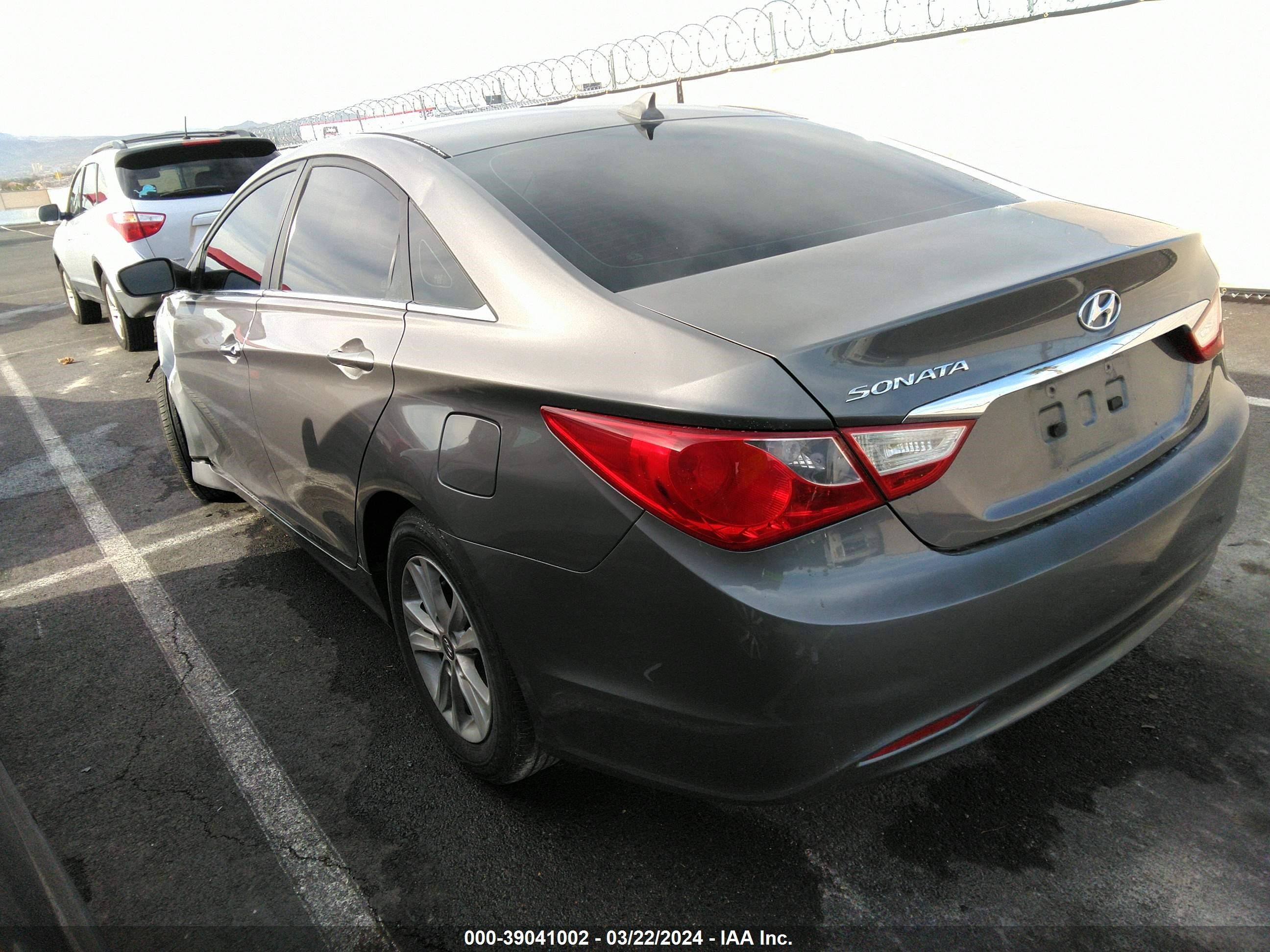 Photo 2 VIN: 5NPRN4AC9DH580745 - HYUNDAI SONATA 