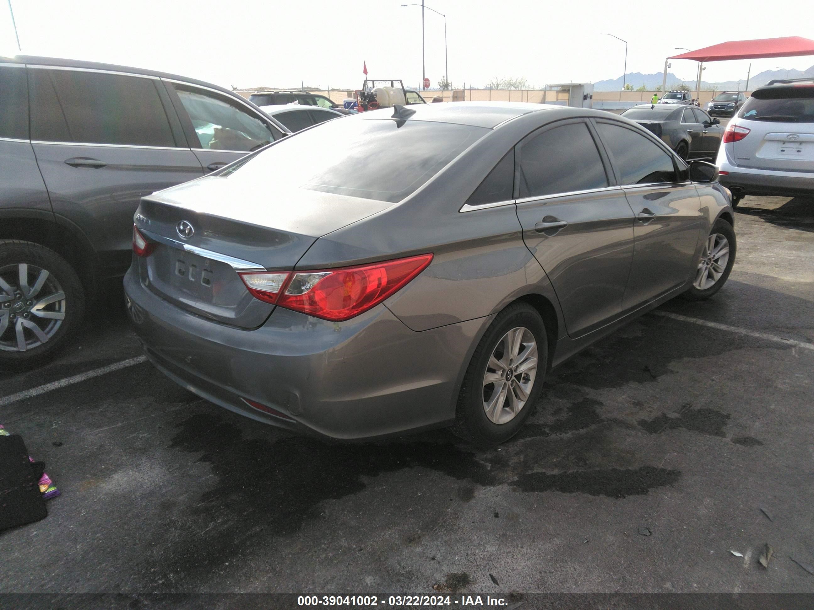 Photo 3 VIN: 5NPRN4AC9DH580745 - HYUNDAI SONATA 