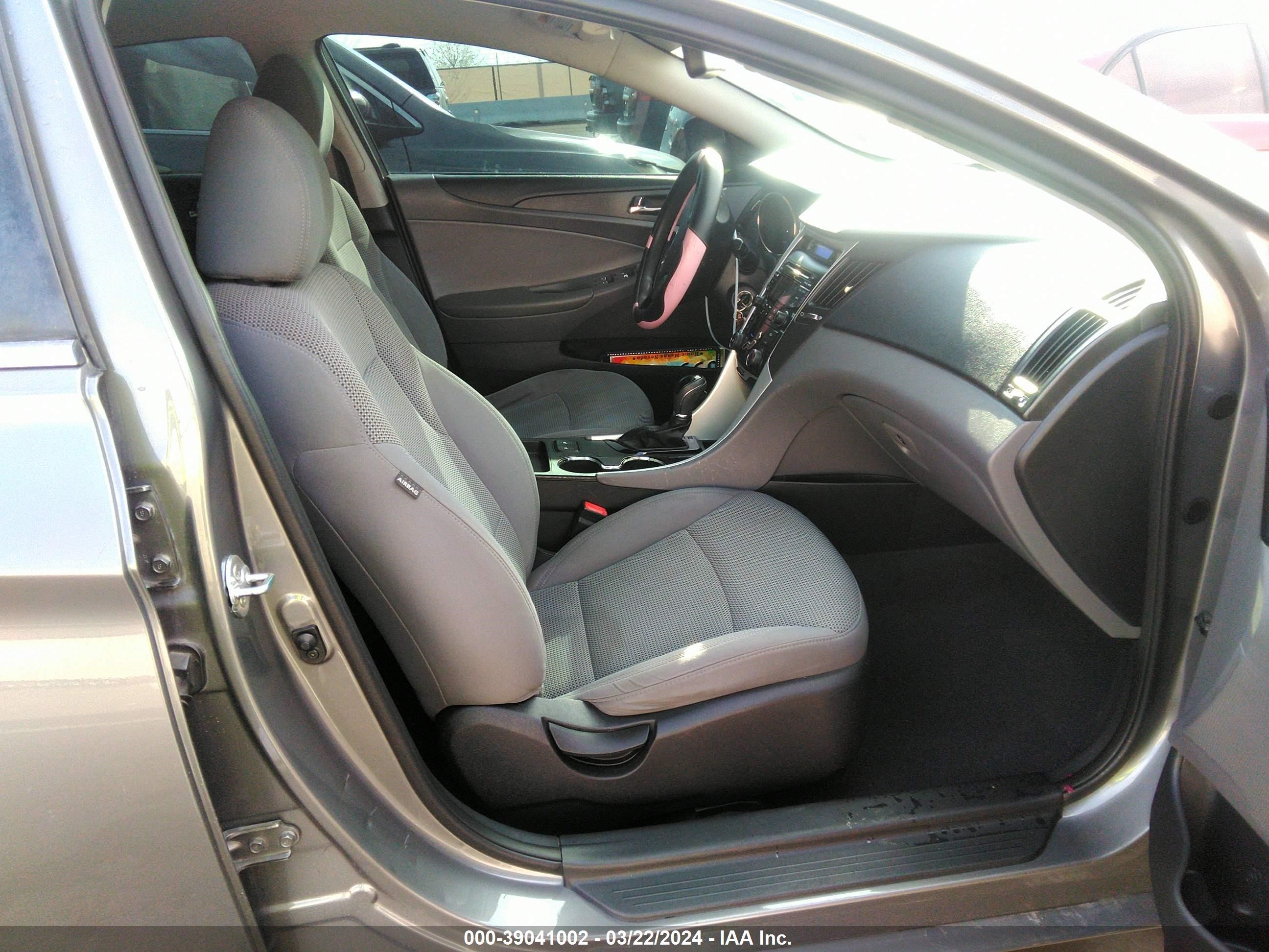 Photo 4 VIN: 5NPRN4AC9DH580745 - HYUNDAI SONATA 