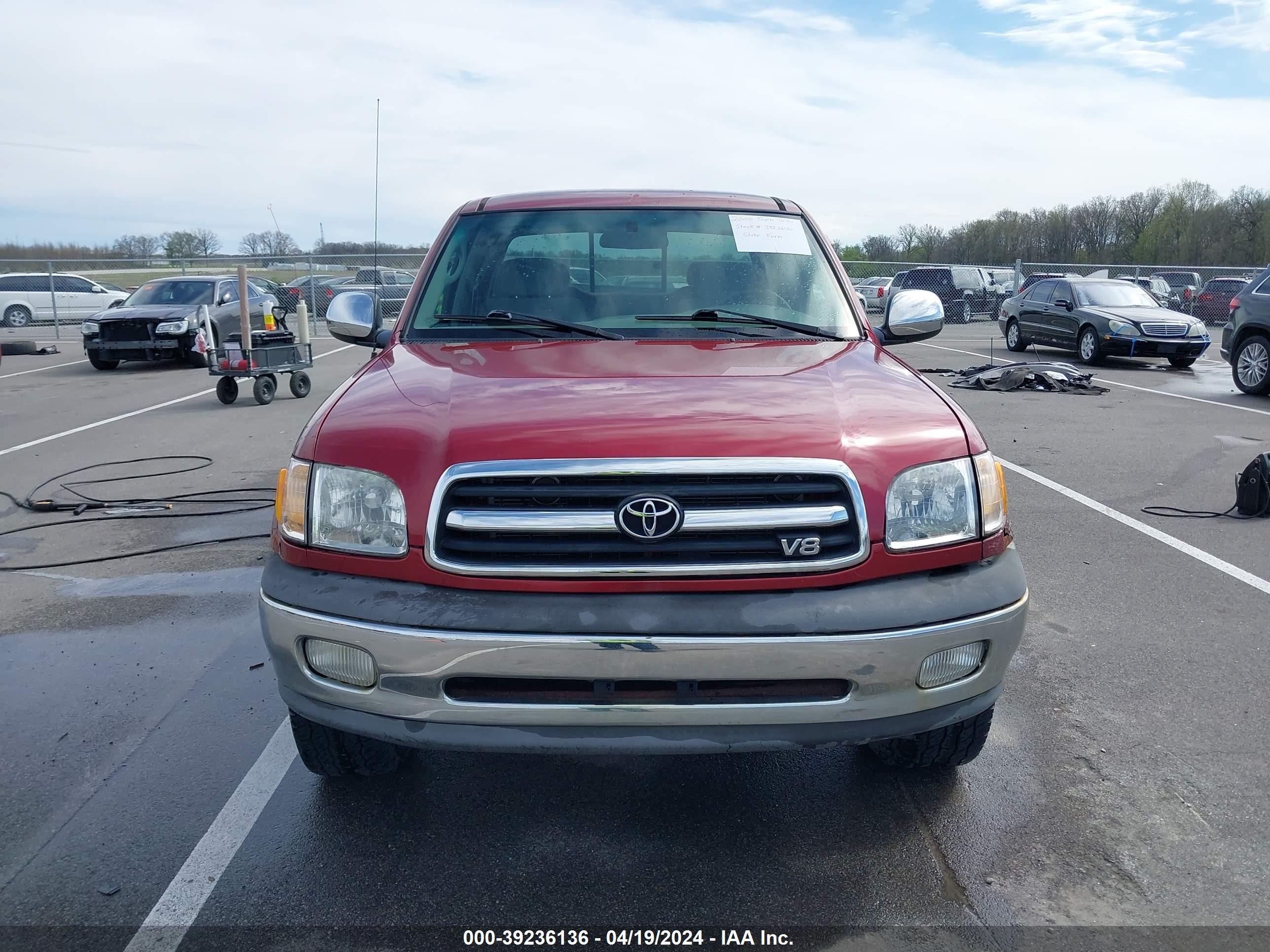 Photo 11 VIN: 5TBBT4410YS068326 - TOYOTA TUNDRA 