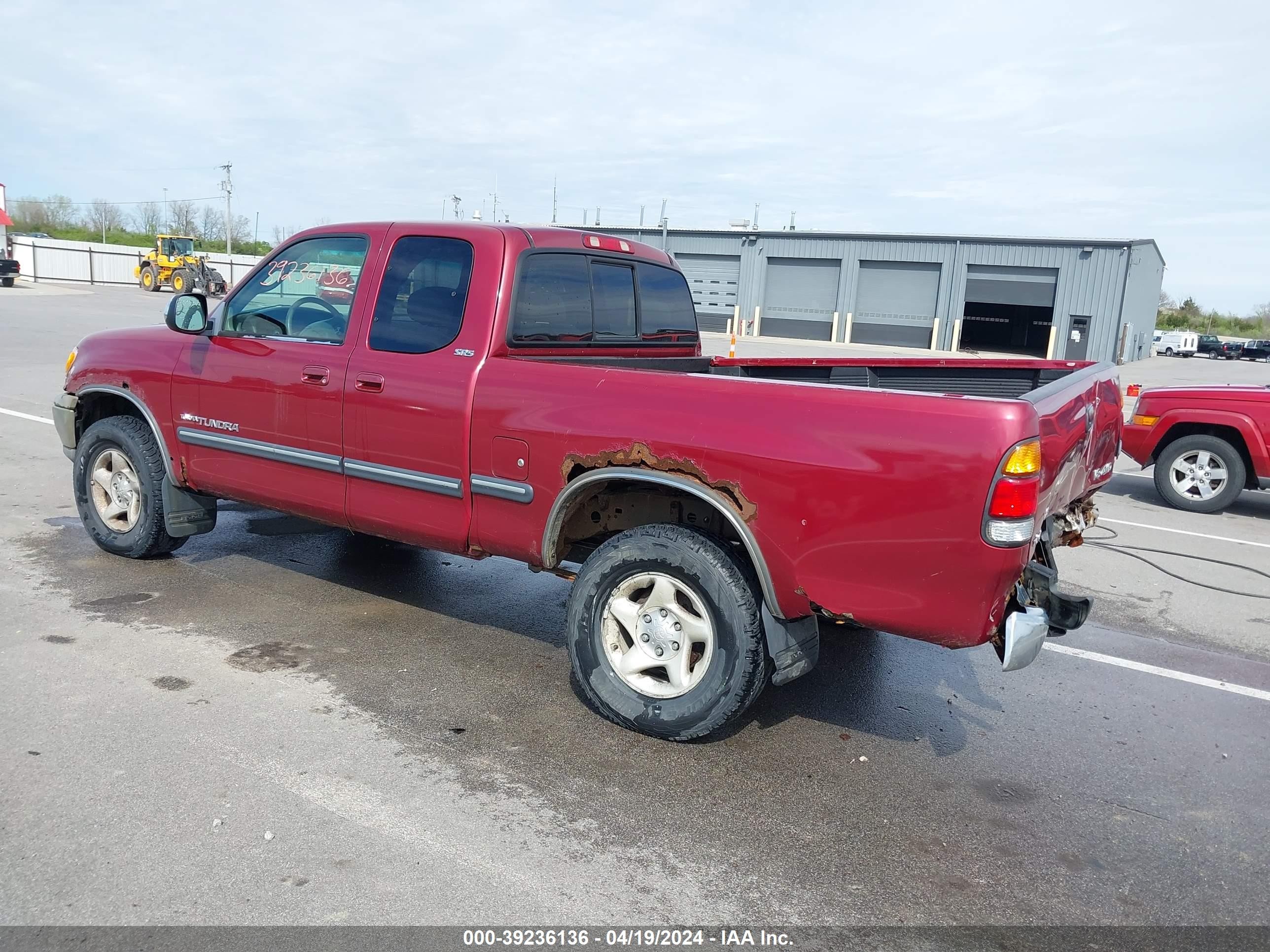 Photo 2 VIN: 5TBBT4410YS068326 - TOYOTA TUNDRA 