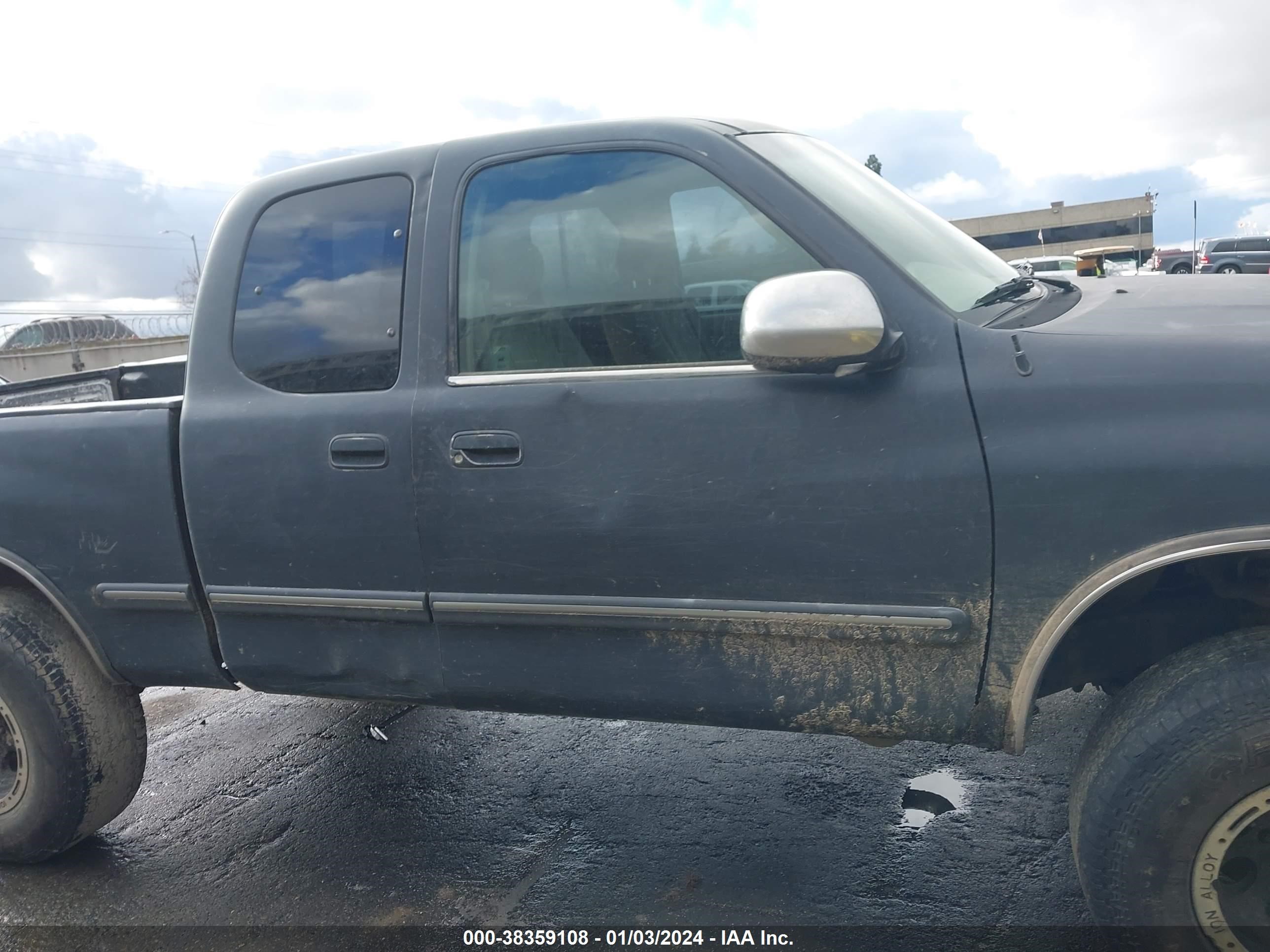 Photo 12 VIN: 5TBBT4411YS002111 - TOYOTA TUNDRA 