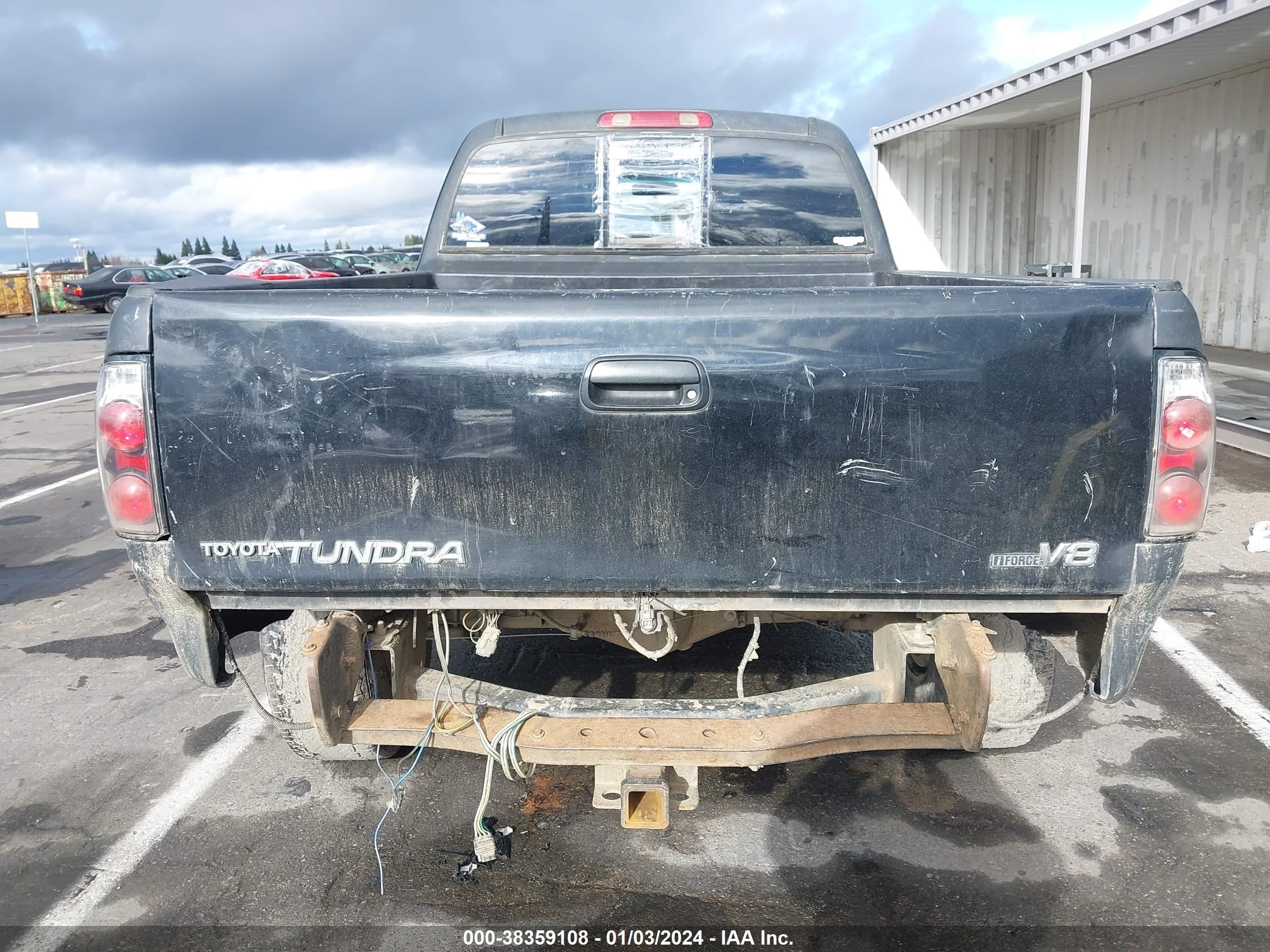 Photo 15 VIN: 5TBBT4411YS002111 - TOYOTA TUNDRA 