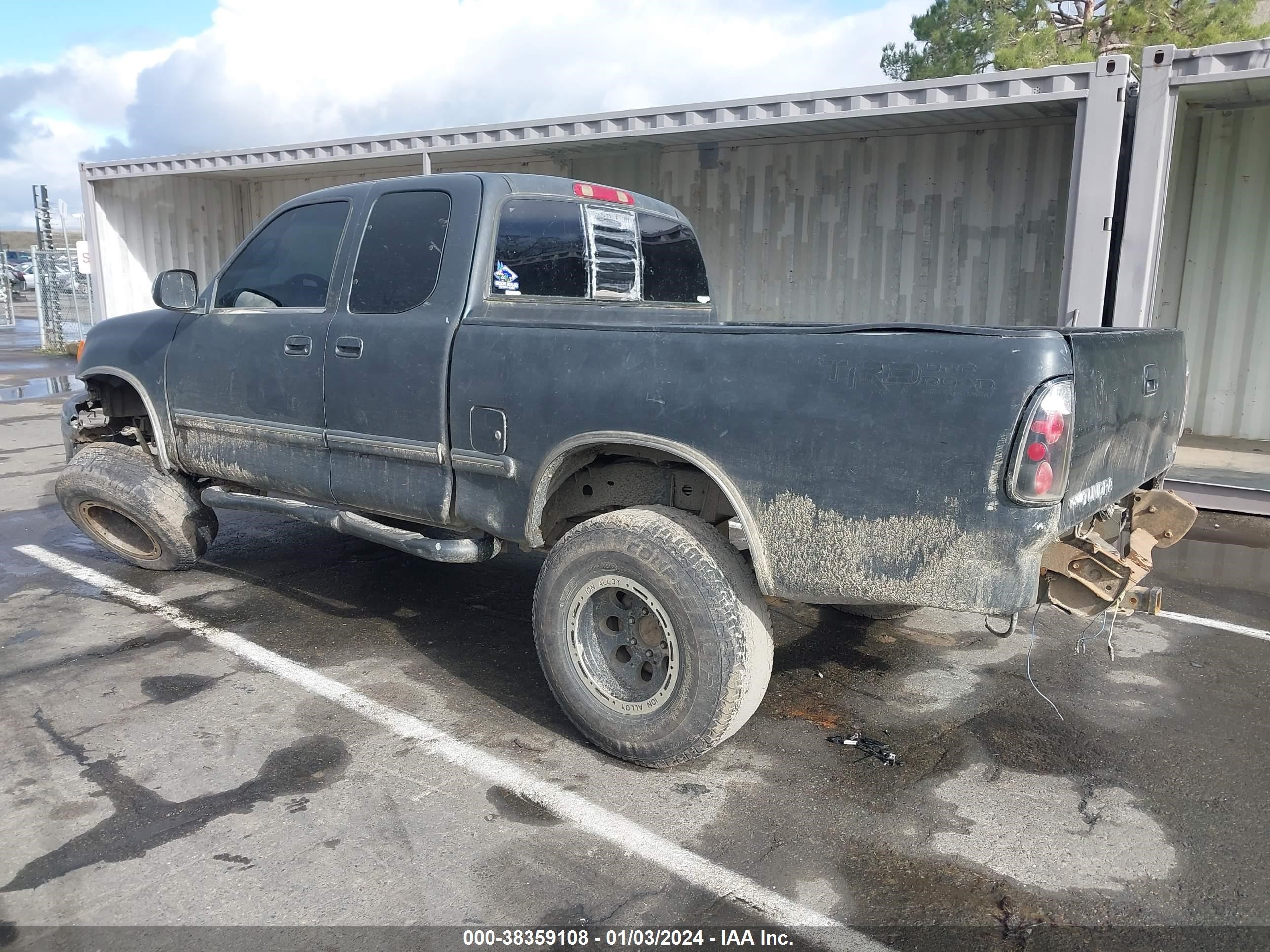 Photo 2 VIN: 5TBBT4411YS002111 - TOYOTA TUNDRA 