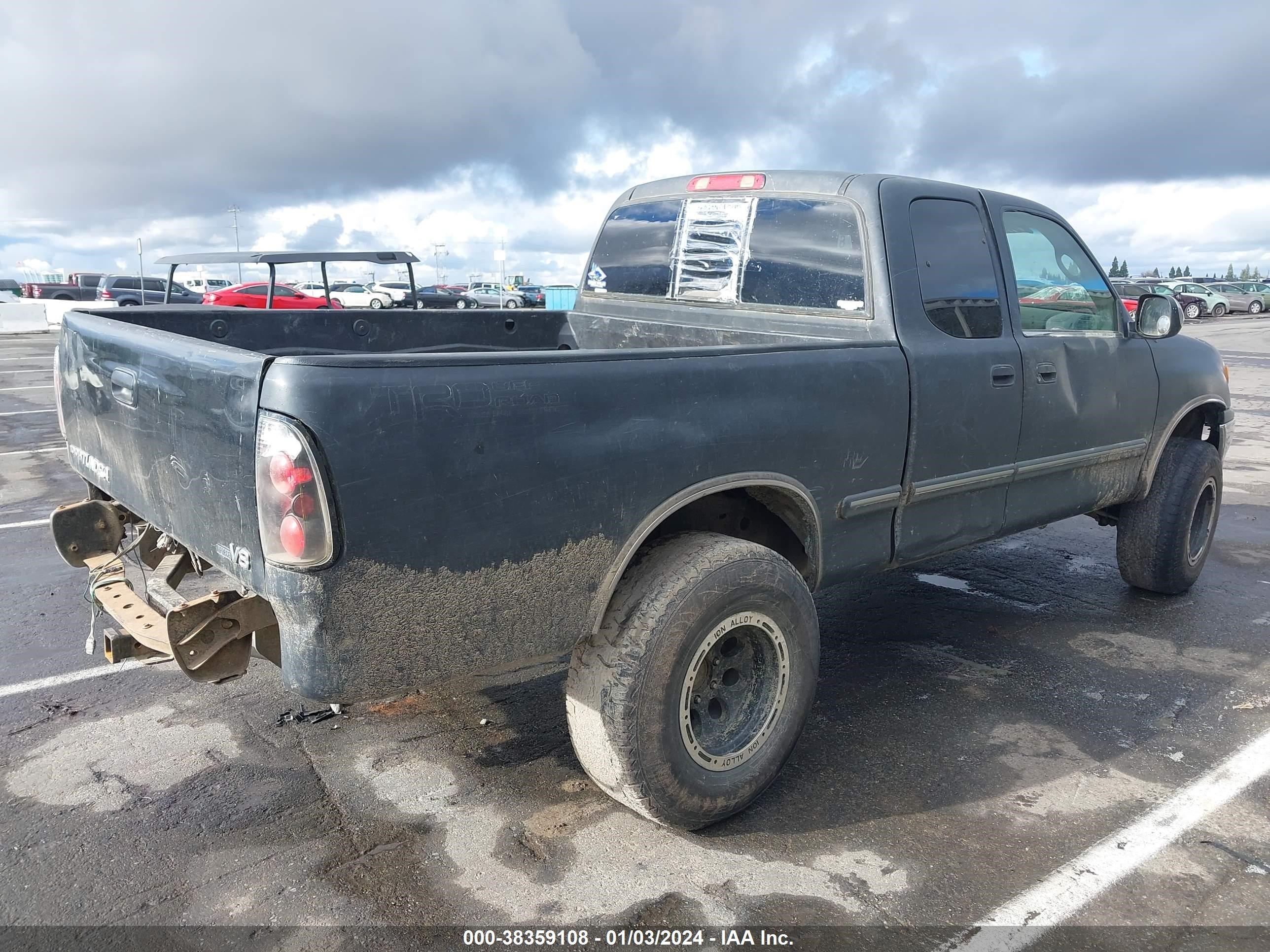 Photo 3 VIN: 5TBBT4411YS002111 - TOYOTA TUNDRA 