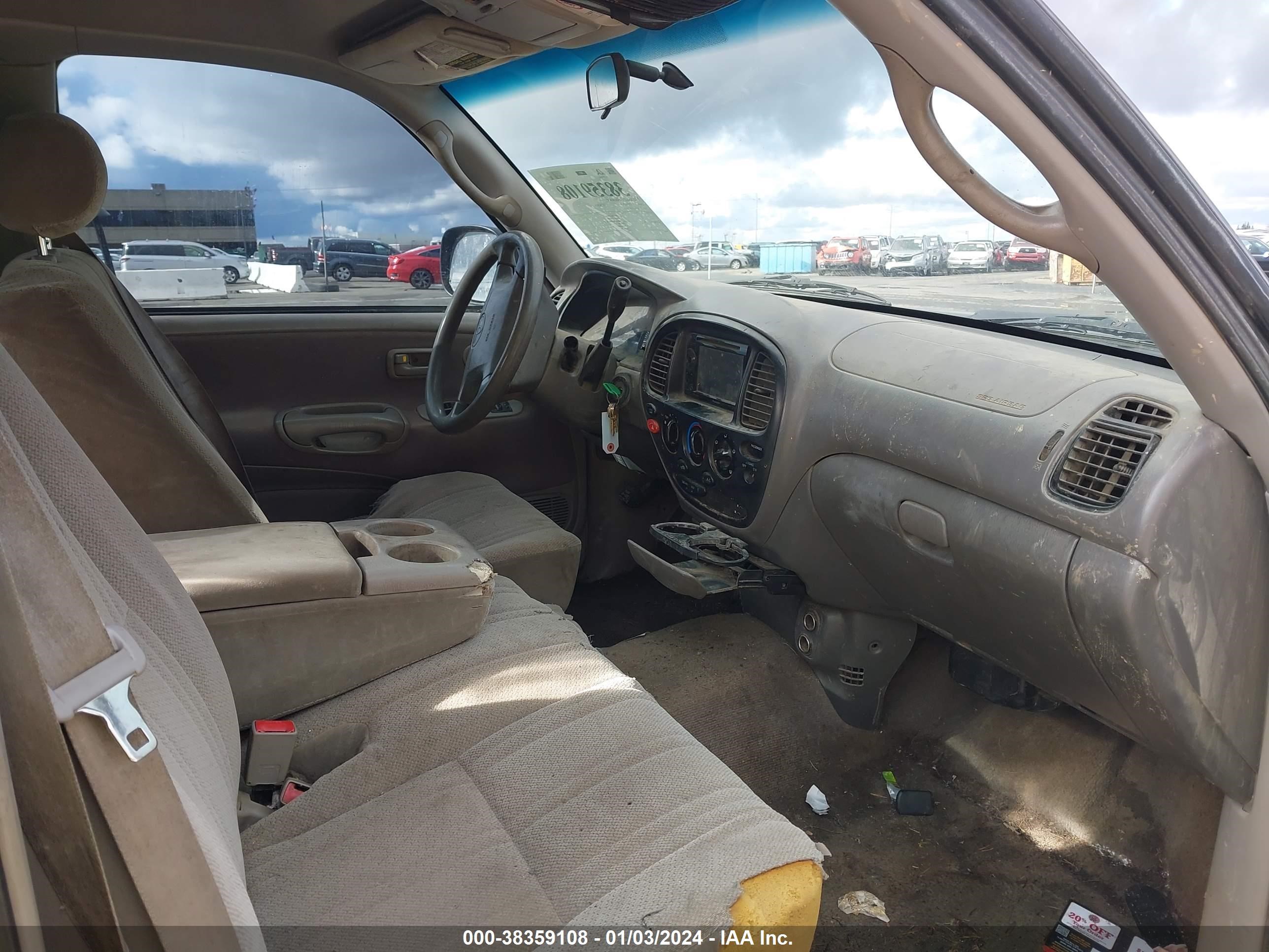 Photo 4 VIN: 5TBBT4411YS002111 - TOYOTA TUNDRA 