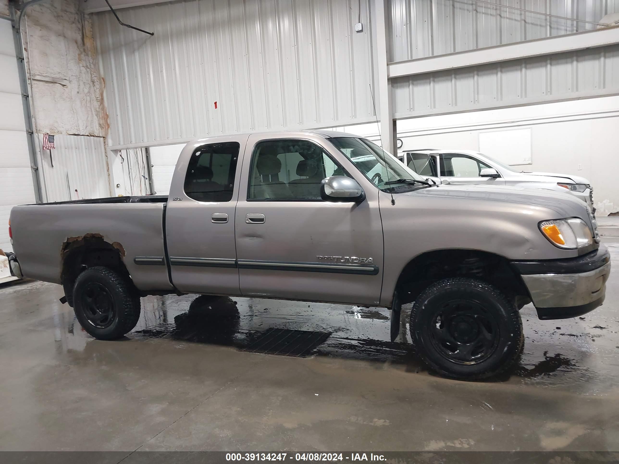 Photo 12 VIN: 5TBBT4411YS022343 - TOYOTA TUNDRA 