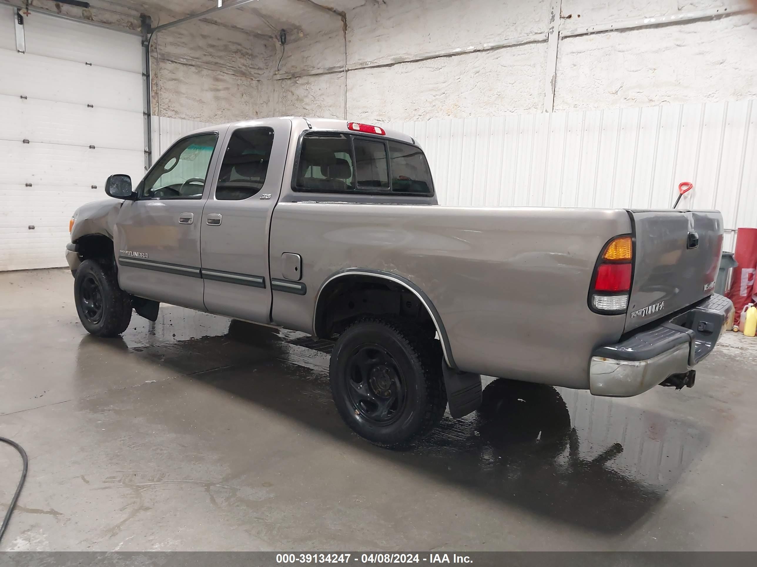 Photo 2 VIN: 5TBBT4411YS022343 - TOYOTA TUNDRA 