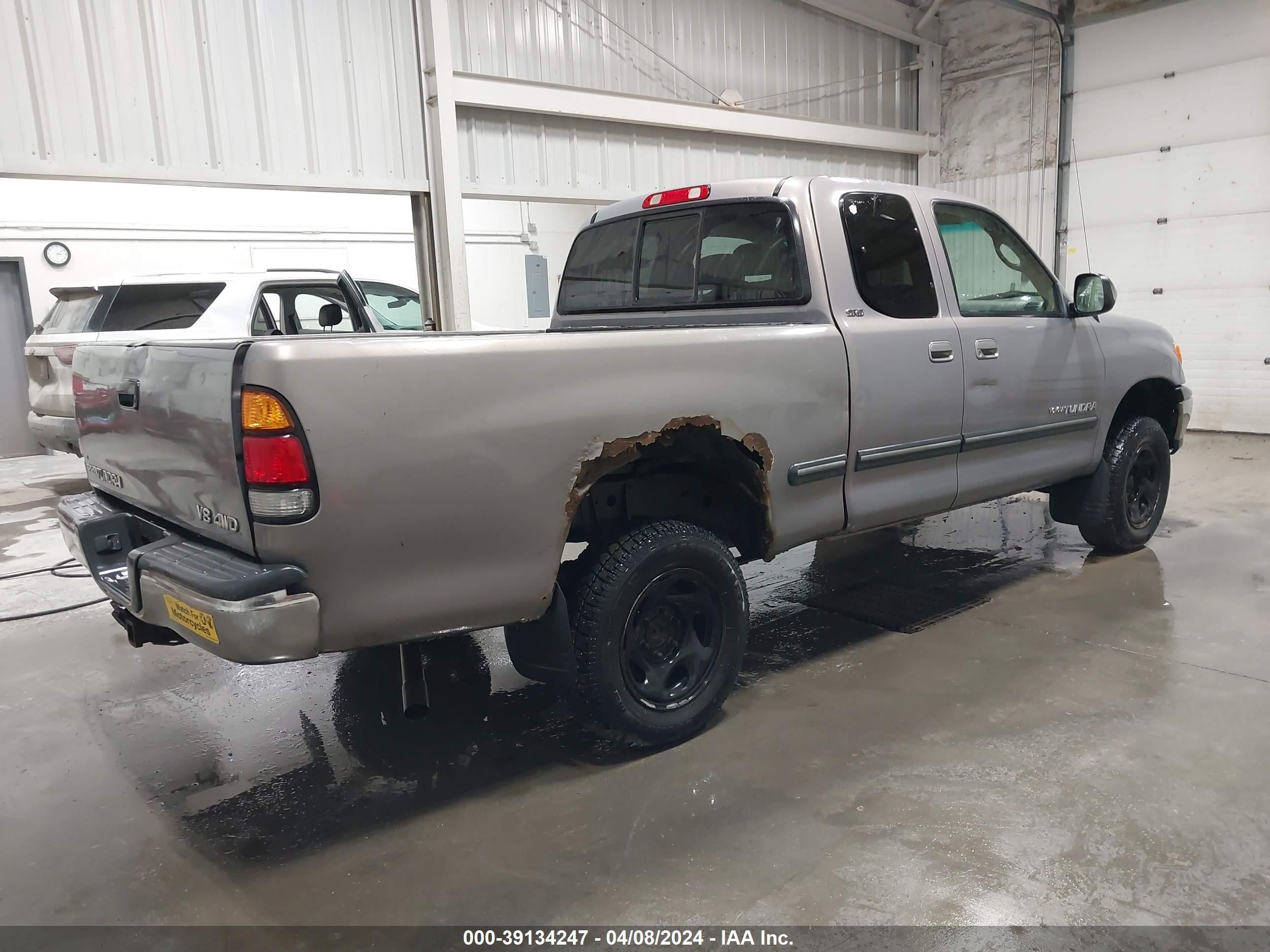 Photo 3 VIN: 5TBBT4411YS022343 - TOYOTA TUNDRA 