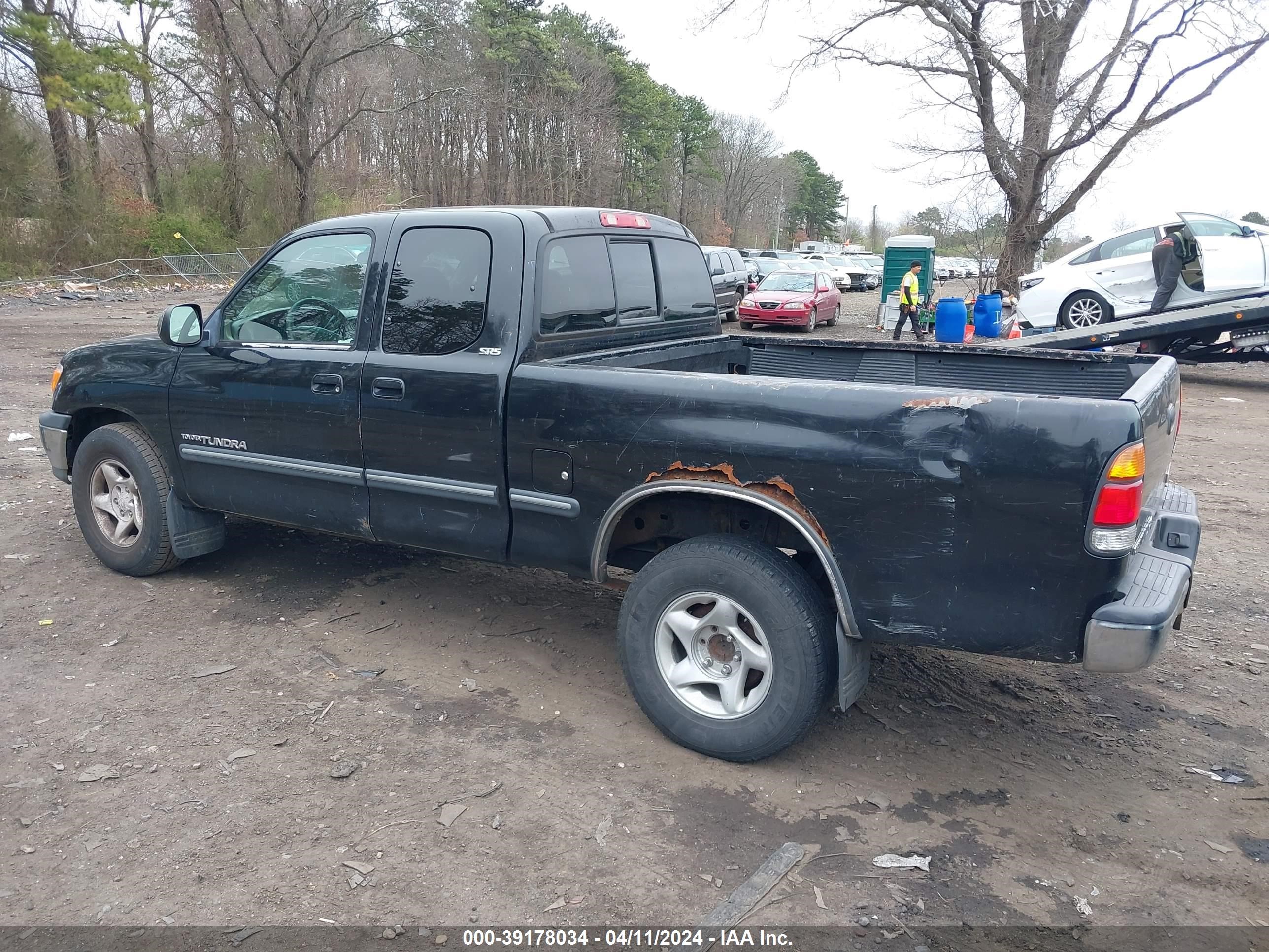 Photo 2 VIN: 5TBBT4412YS059689 - TOYOTA TUNDRA 