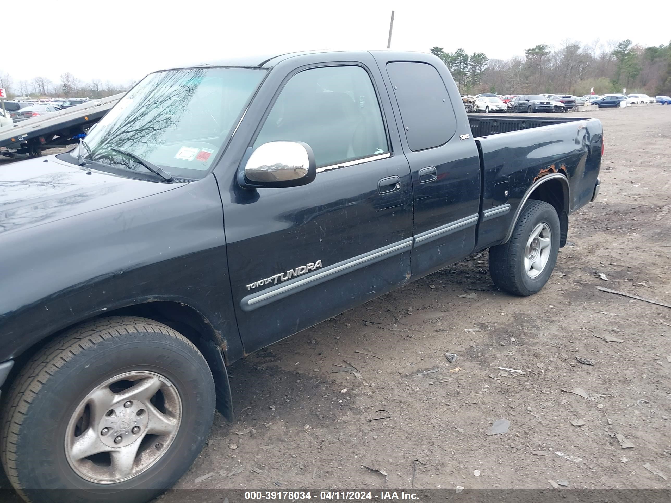 Photo 5 VIN: 5TBBT4412YS059689 - TOYOTA TUNDRA 