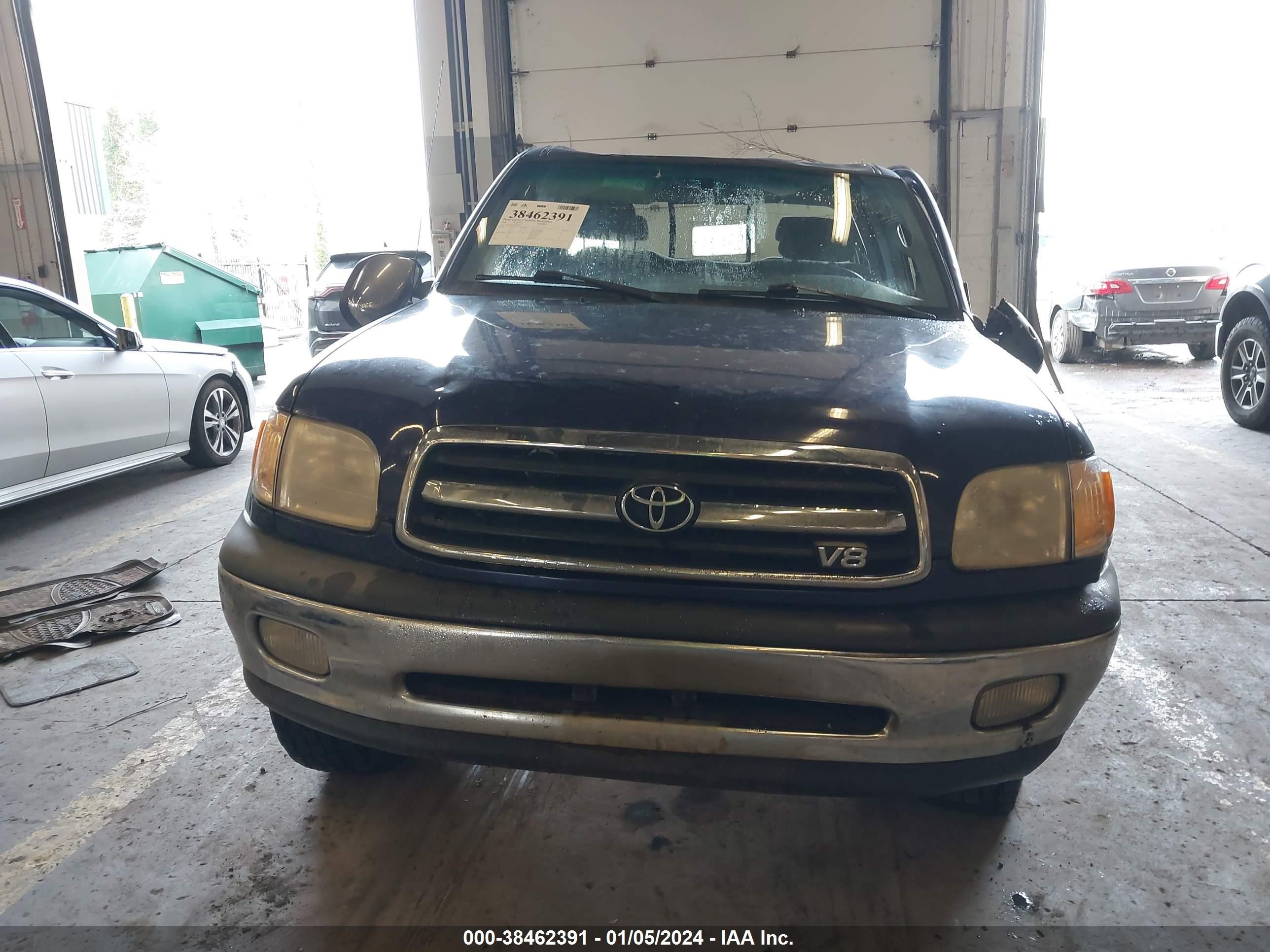 Photo 12 VIN: 5TBBT4415YS052865 - TOYOTA TUNDRA 