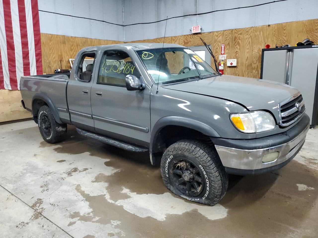 Photo 3 VIN: 5TBBT4416YS012374 - TOYOTA TUNDRA 