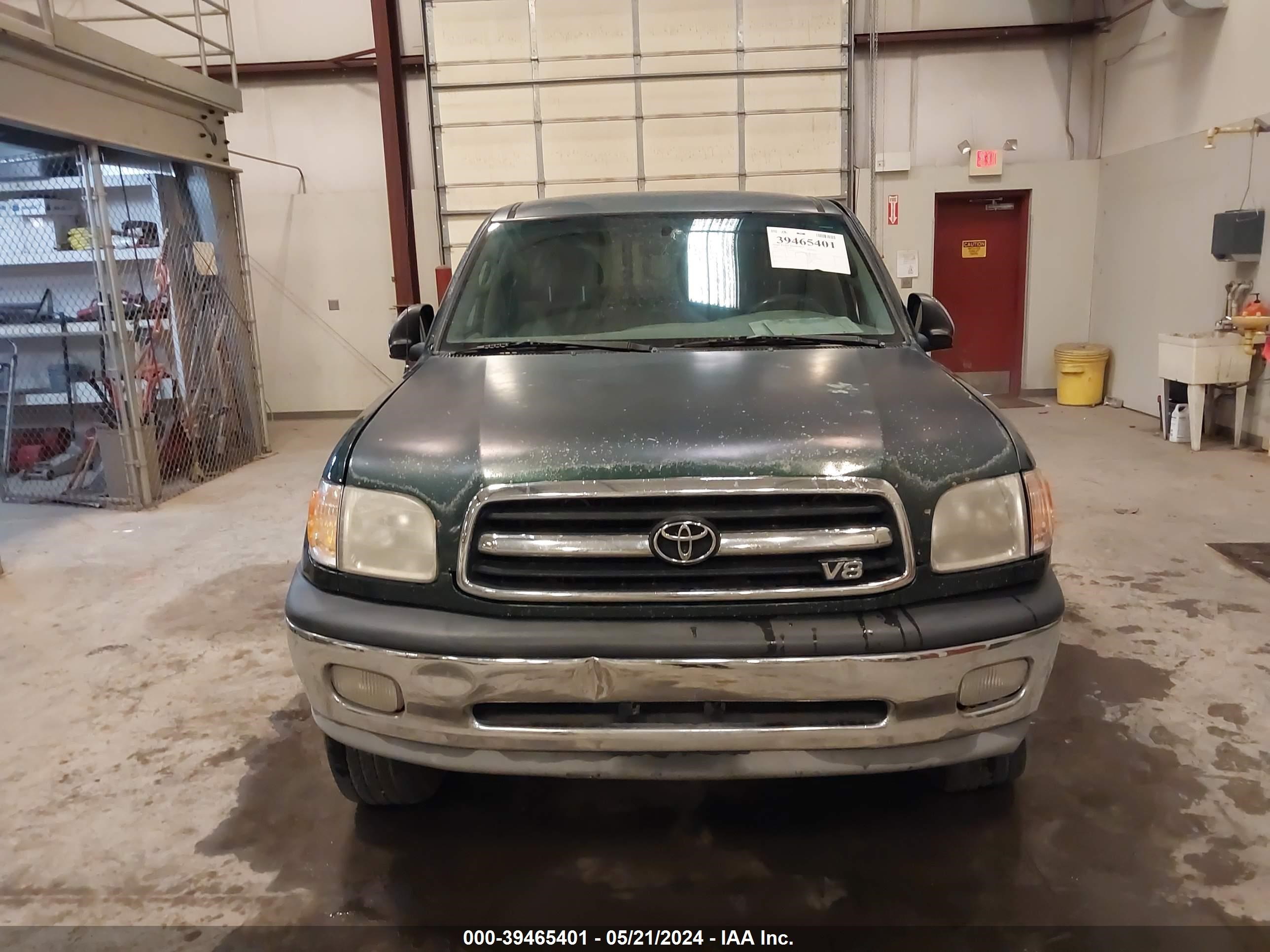 Photo 11 VIN: 5TBBT4418YS047174 - TOYOTA TUNDRA 