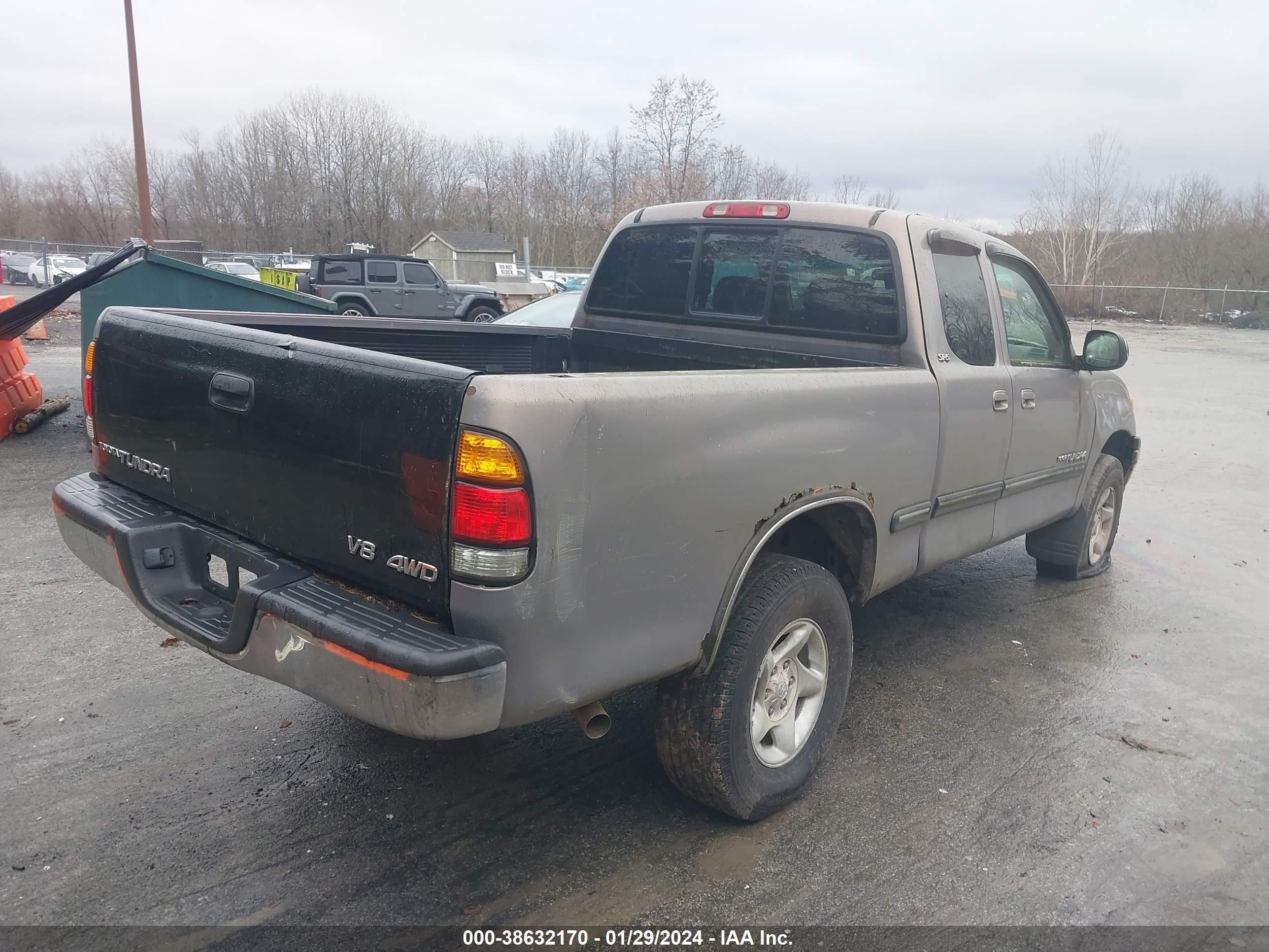 Photo 3 VIN: 5TBBT441XYS001507 - TOYOTA TUNDRA 