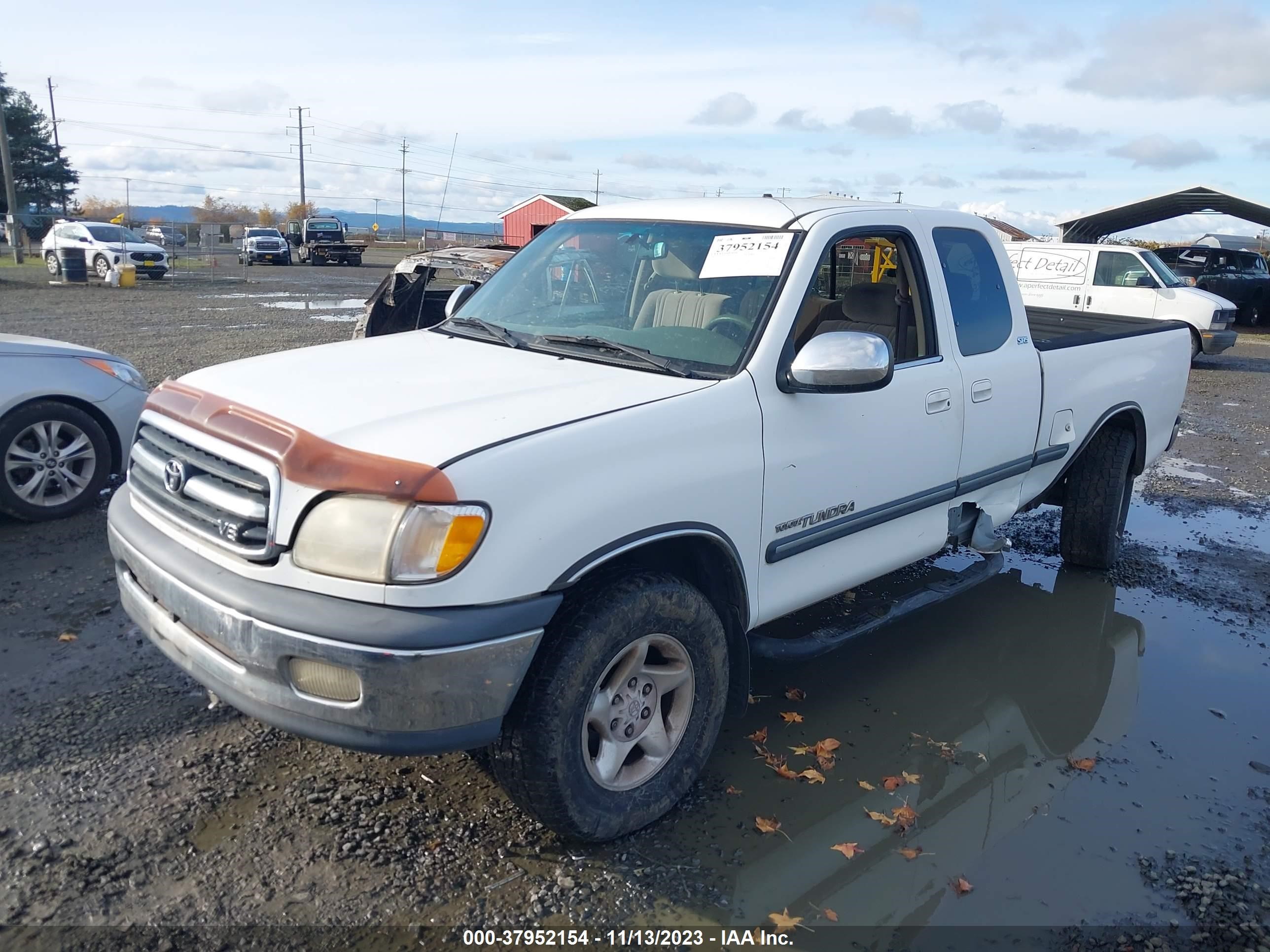 Photo 1 VIN: 5TBBT441XYS001572 - TOYOTA TUNDRA 