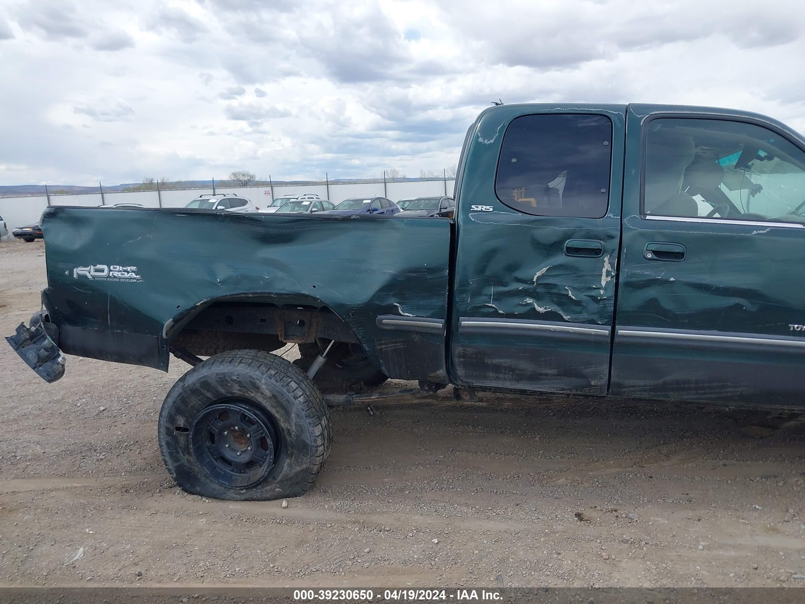 Photo 12 VIN: 5TBBT441XYS064171 - TOYOTA TUNDRA 