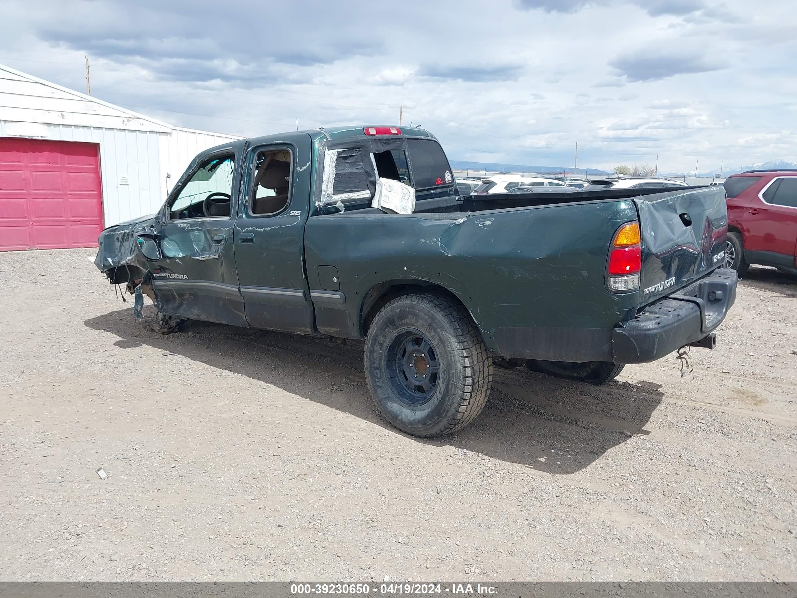 Photo 2 VIN: 5TBBT441XYS064171 - TOYOTA TUNDRA 