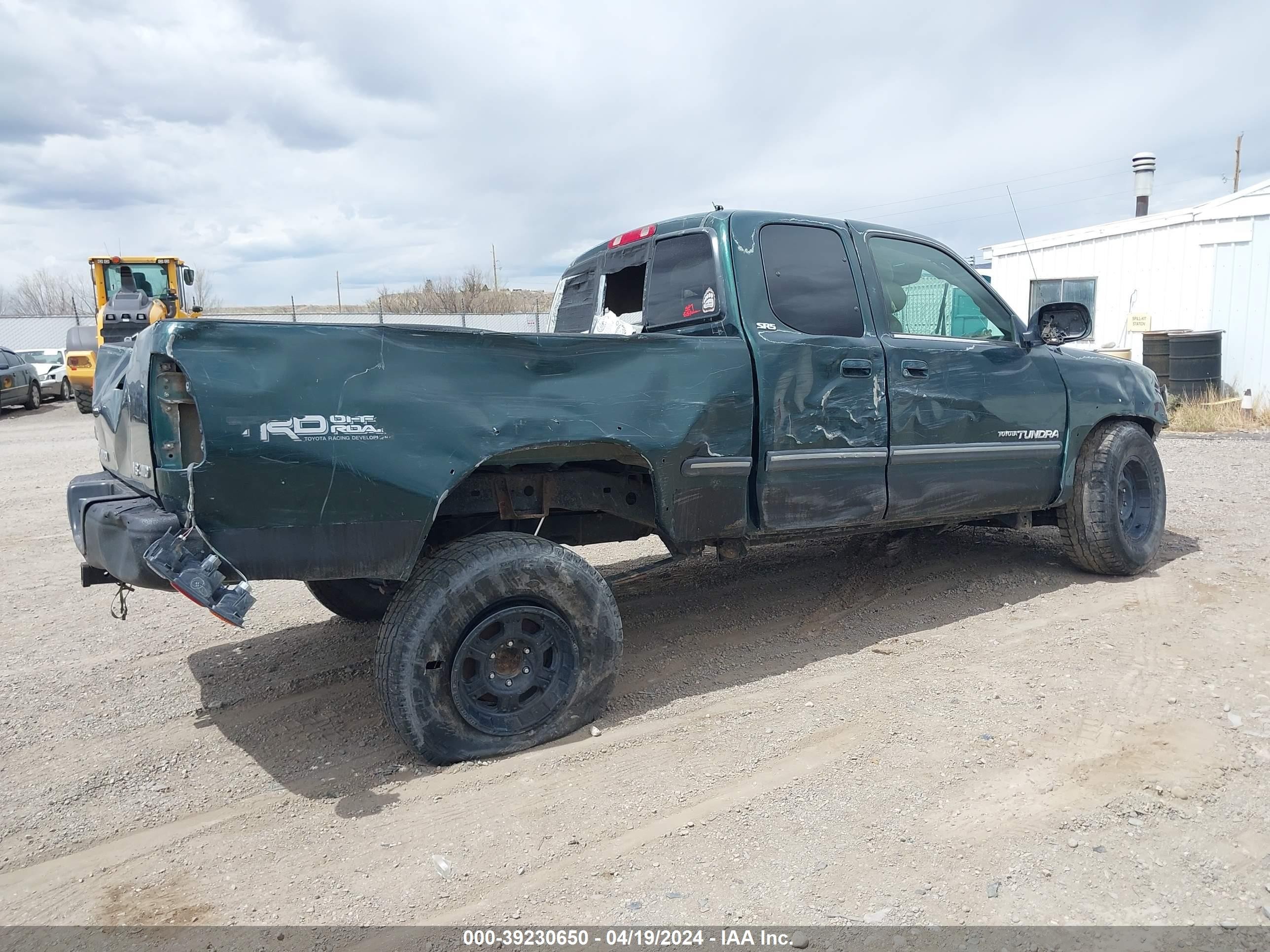 Photo 3 VIN: 5TBBT441XYS064171 - TOYOTA TUNDRA 