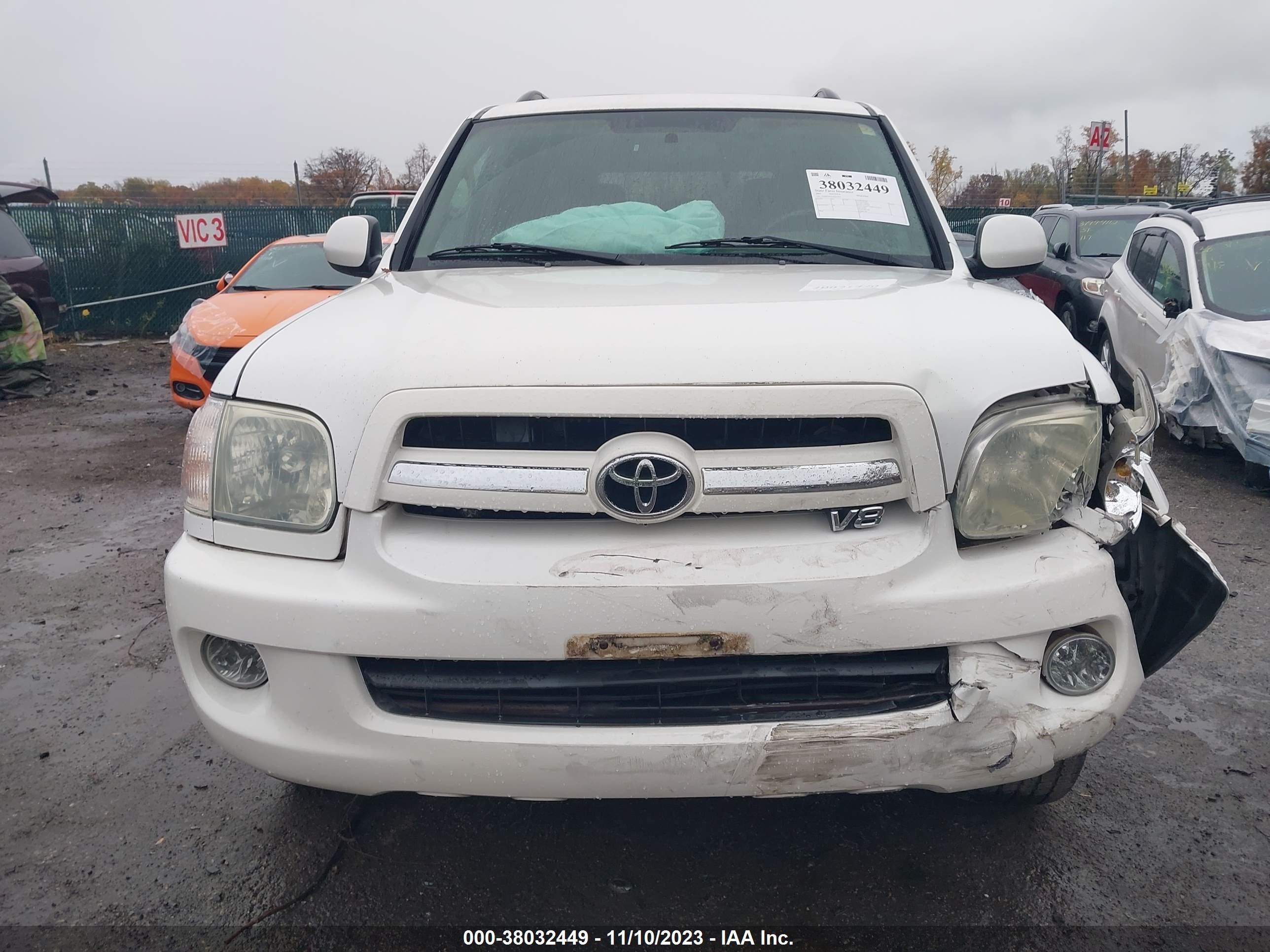 Photo 11 VIN: 5TBBT44A35S257676 - TOYOTA SEQUOIA 