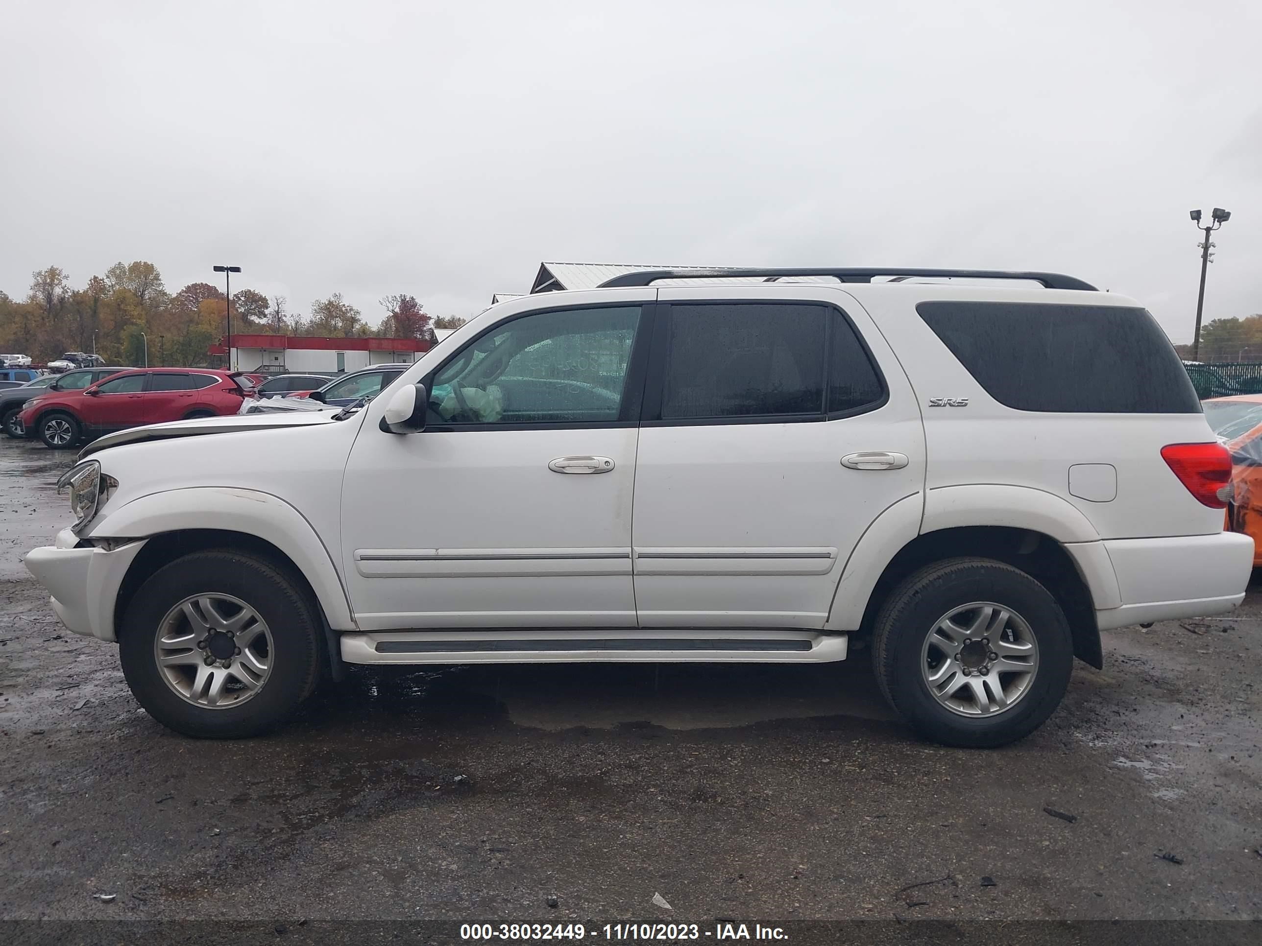 Photo 13 VIN: 5TBBT44A35S257676 - TOYOTA SEQUOIA 