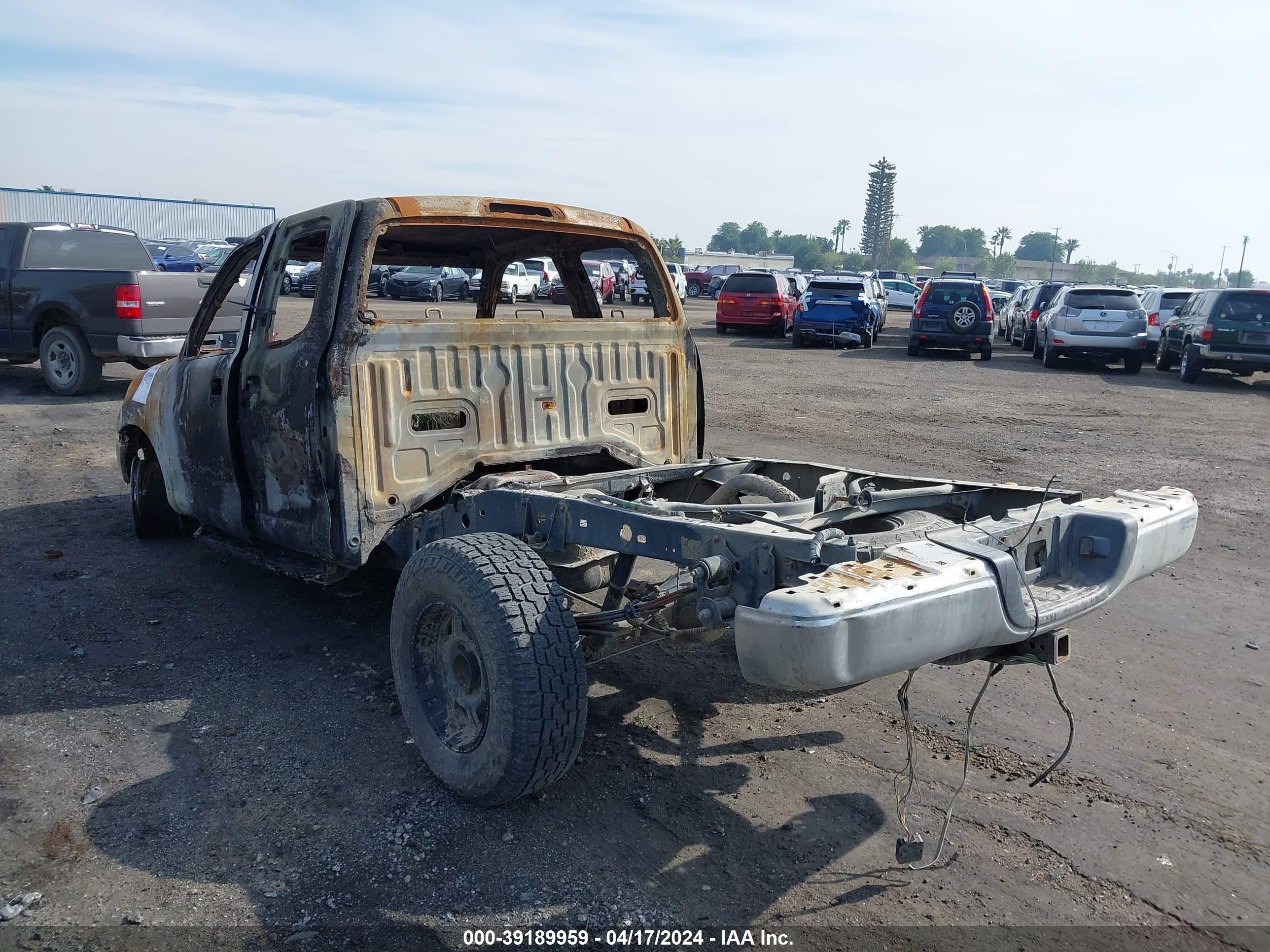 Photo 2 VIN: 5TBBT4811YS066658 - TOYOTA TUNDRA 