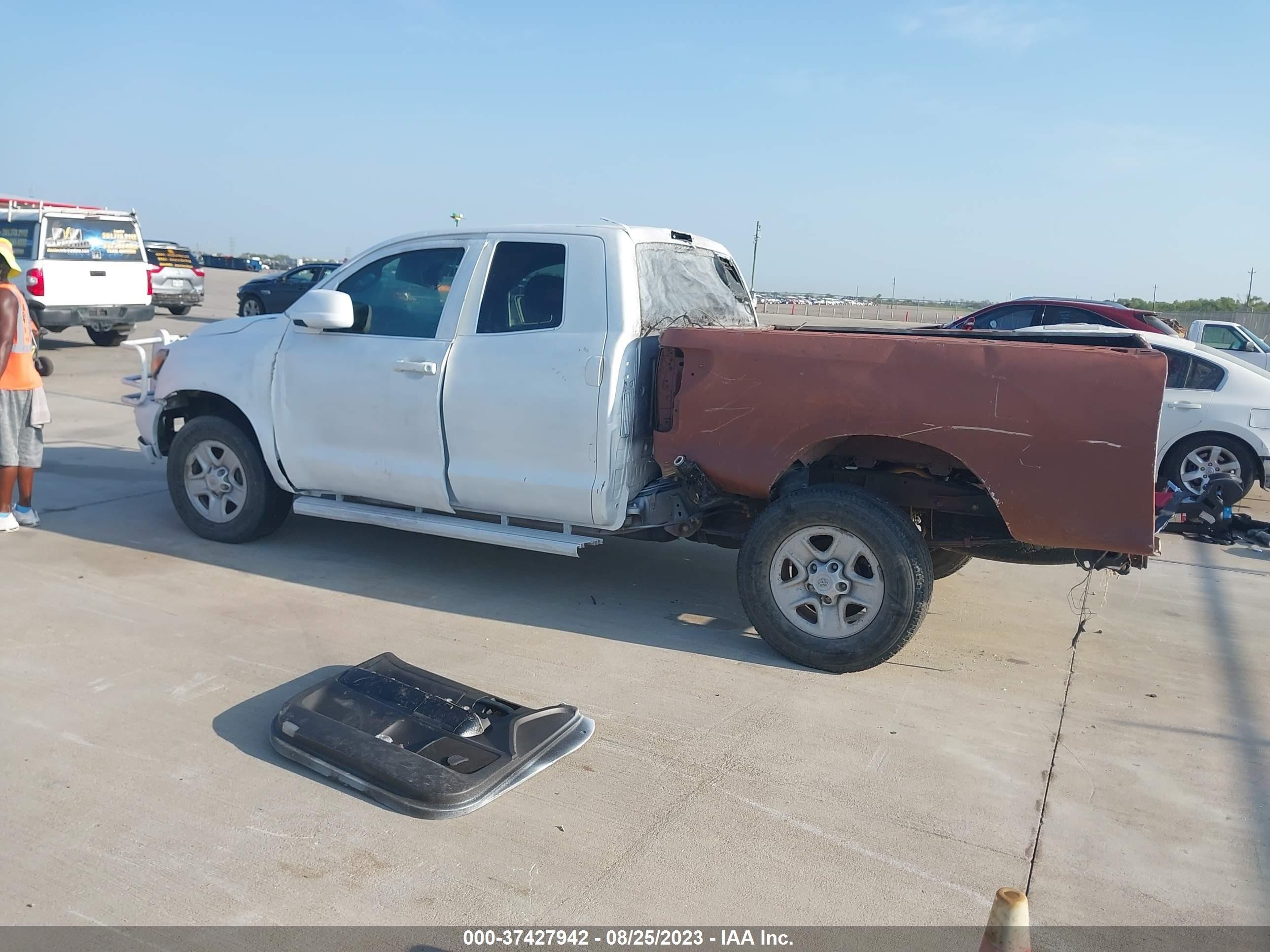 Photo 13 VIN: 5TBBT54197S450679 - TOYOTA TUNDRA 