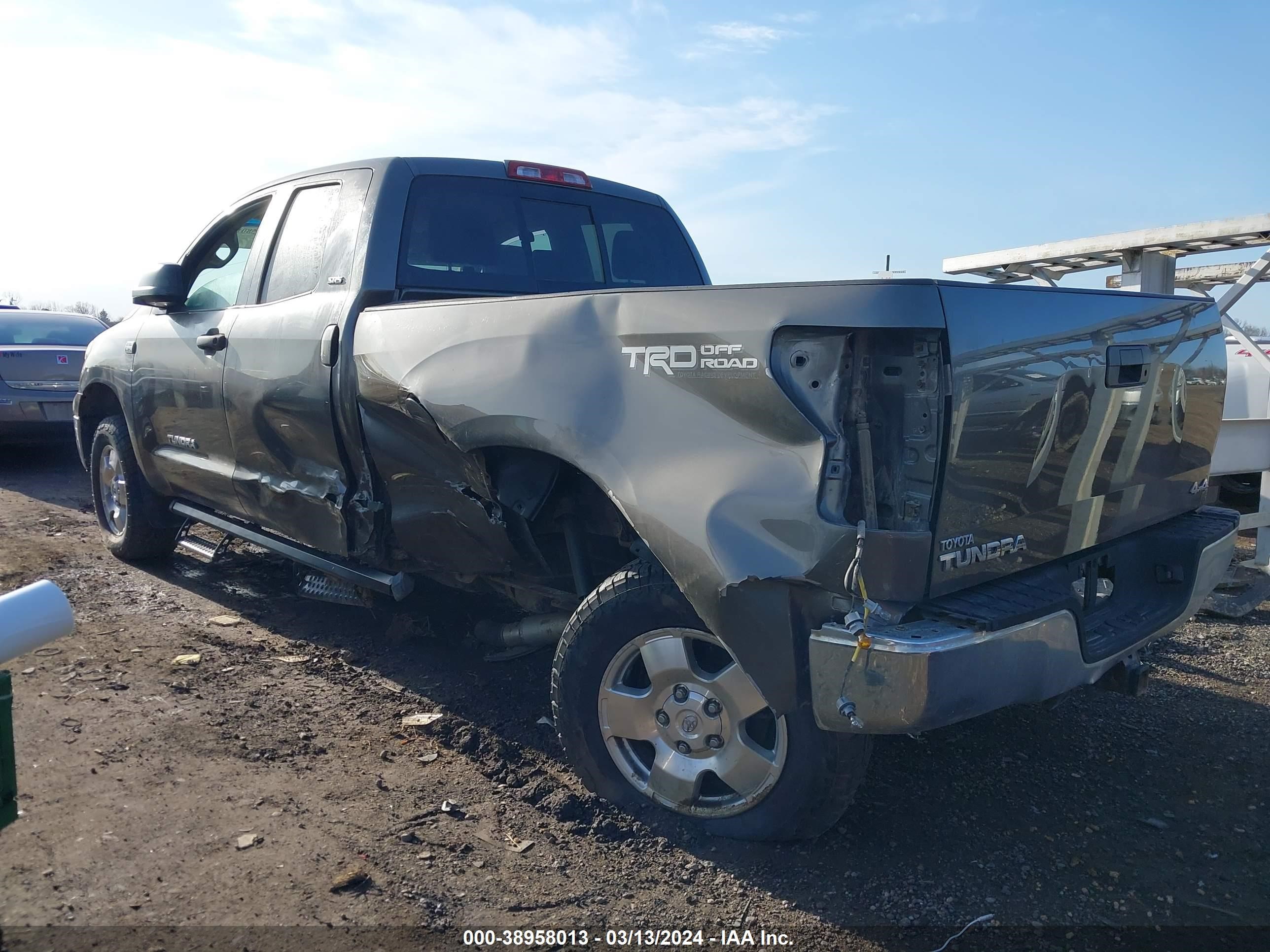 Photo 2 VIN: 5TBBT541X7S456958 - TOYOTA TUNDRA 