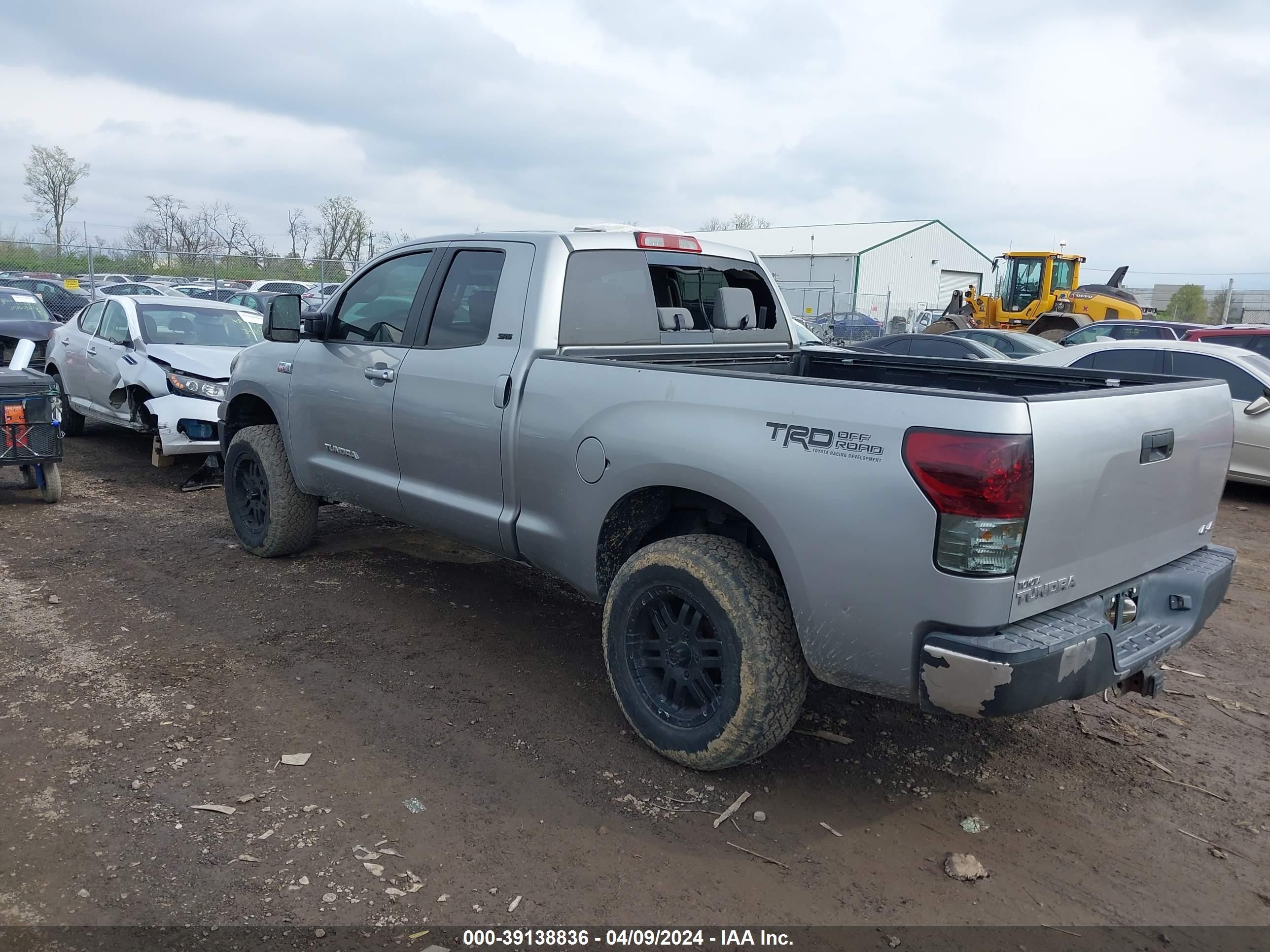 Photo 2 VIN: 5TBBV54117S485503 - TOYOTA TUNDRA 