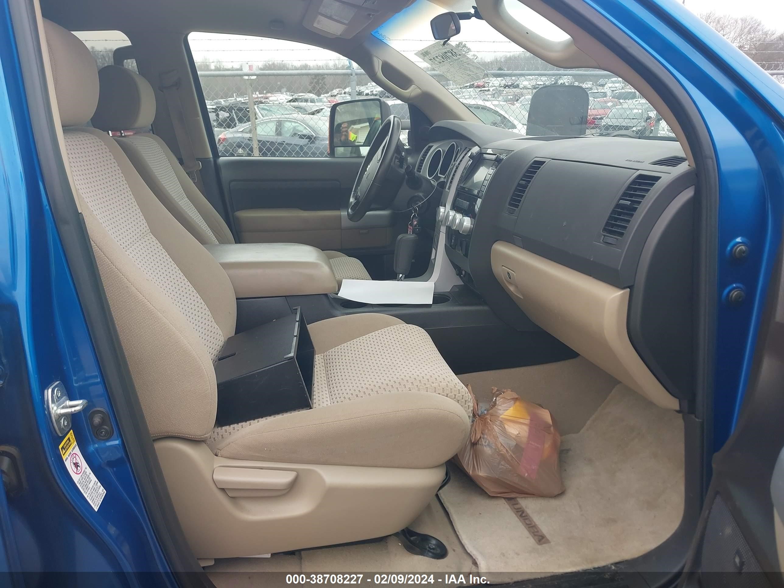 Photo 4 VIN: 5TBBV54168S492240 - TOYOTA TUNDRA 