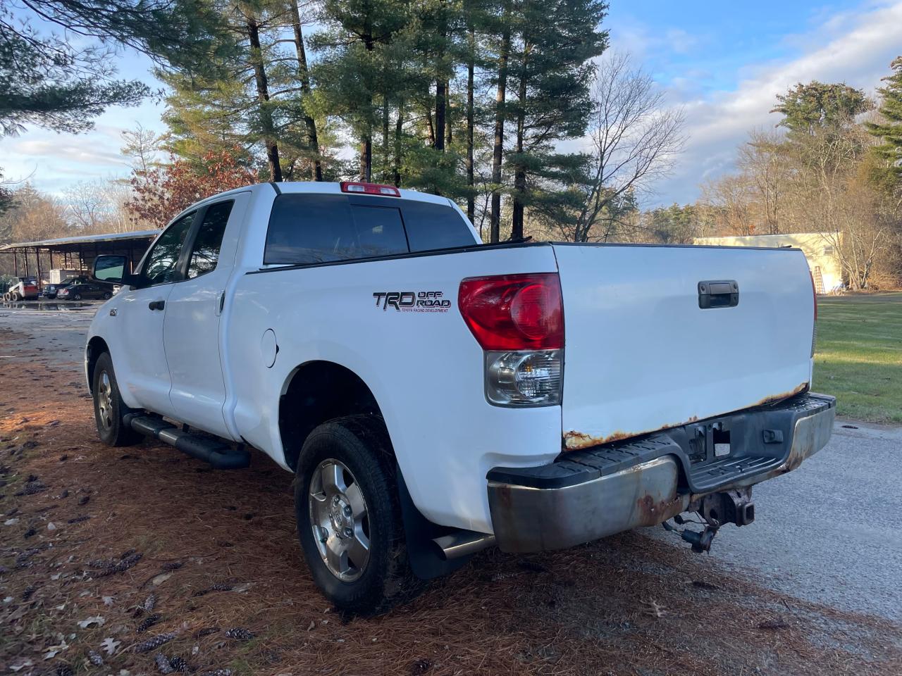 Photo 2 VIN: 5TBBV541X7S489324 - TOYOTA TUNDRA 