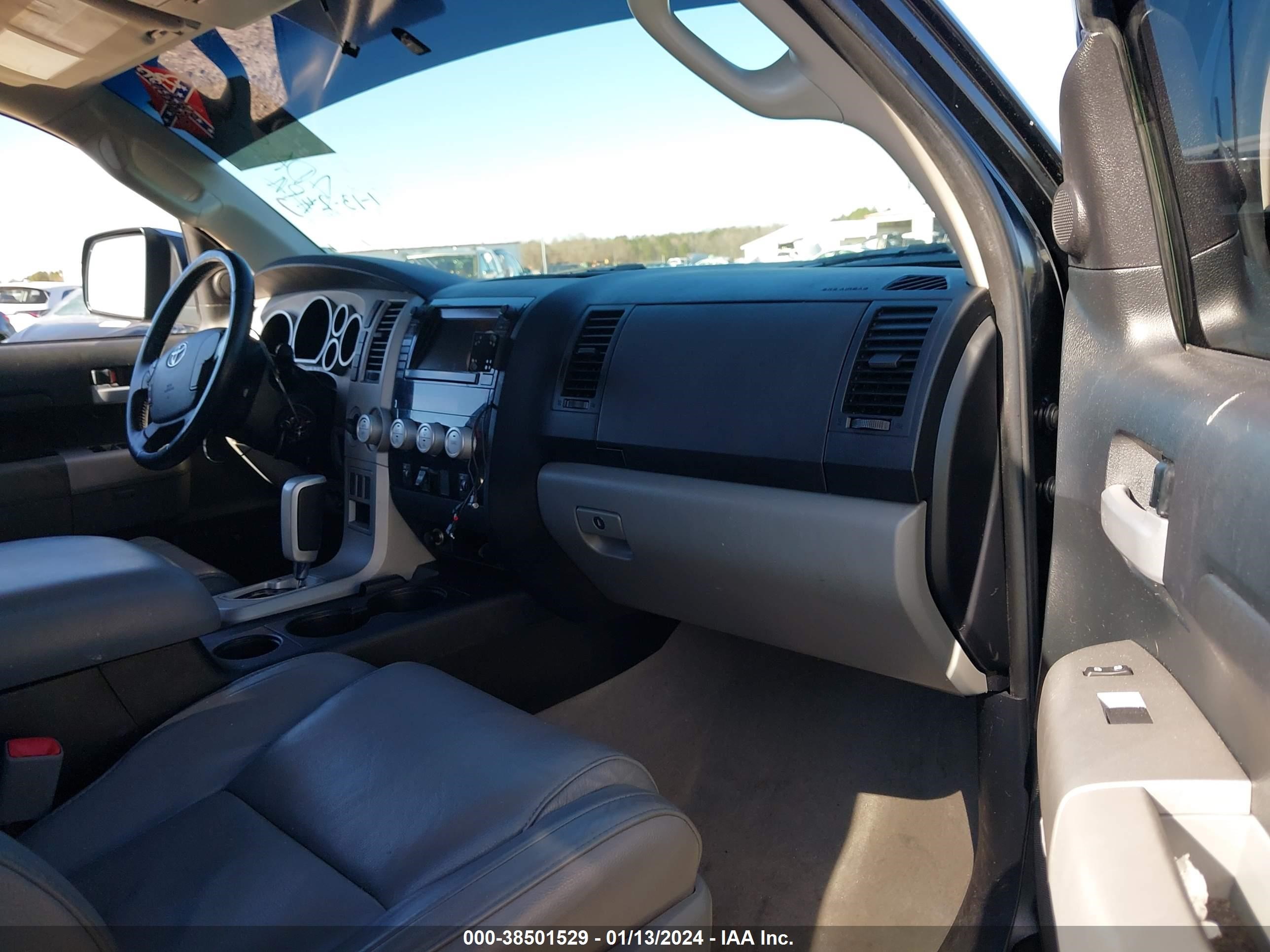 Photo 4 VIN: 5TBBV58178S496825 - TOYOTA TUNDRA 