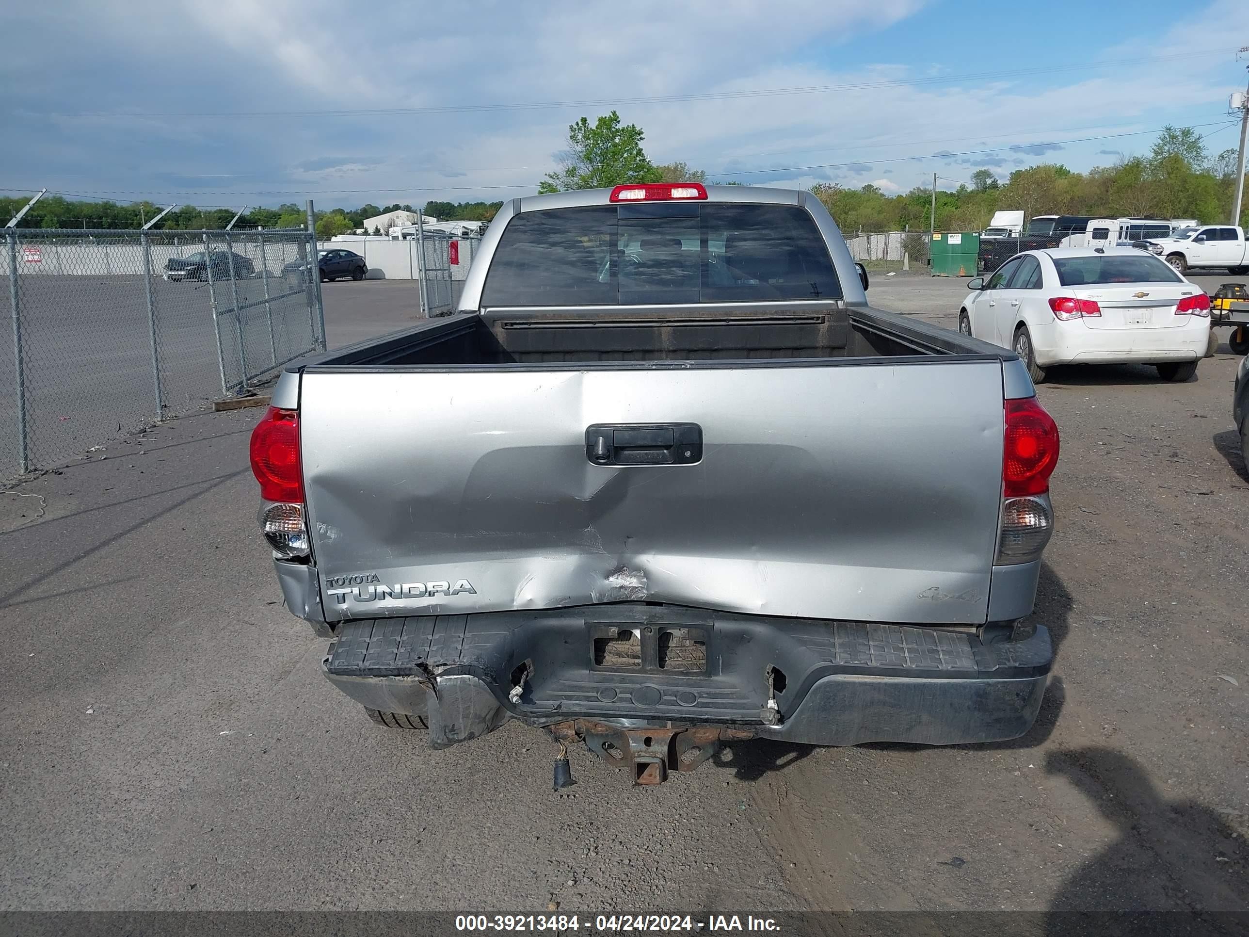 Photo 15 VIN: 5TBBV581X7S484540 - TOYOTA TUNDRA 