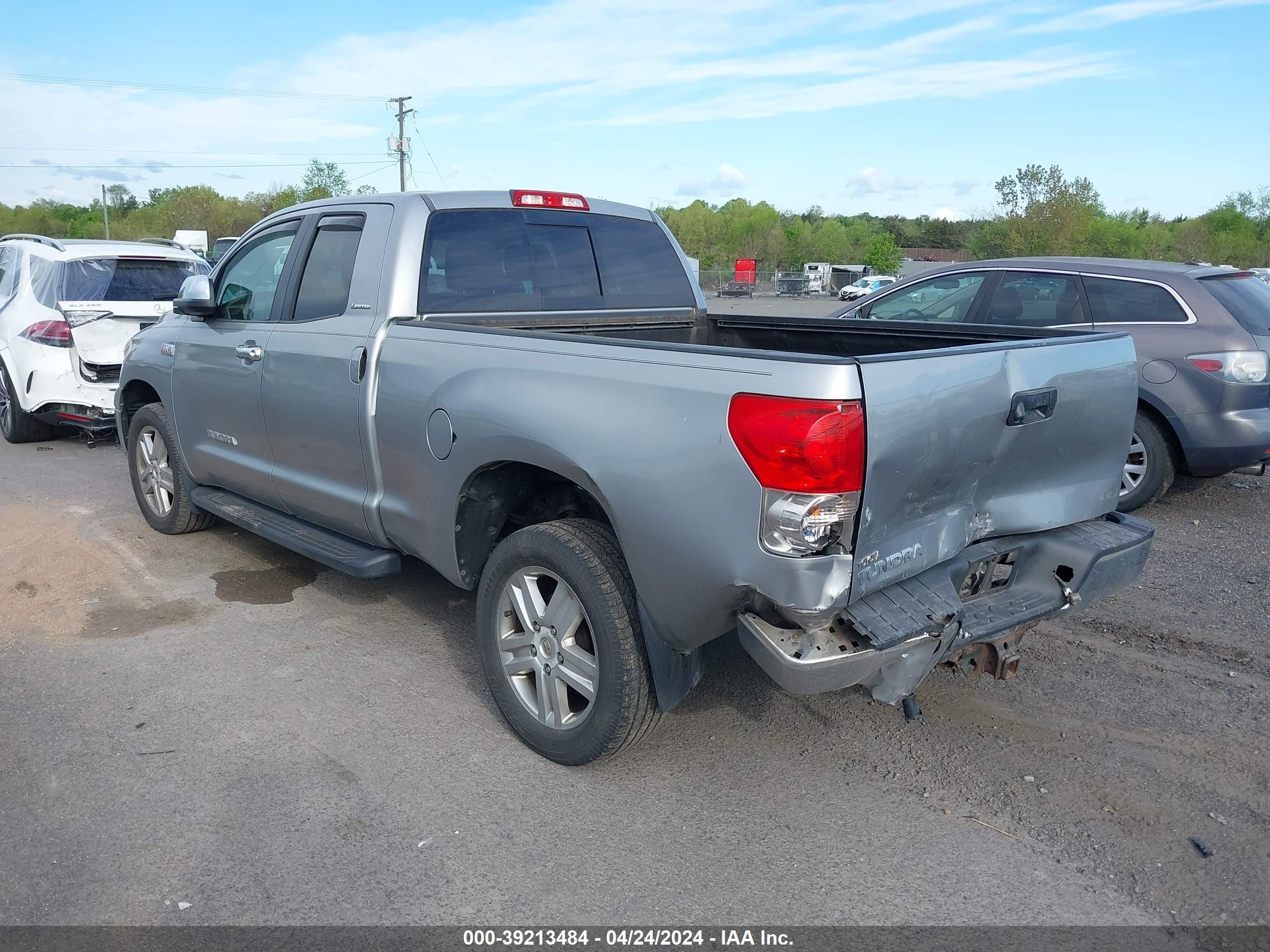 Photo 2 VIN: 5TBBV581X7S484540 - TOYOTA TUNDRA 