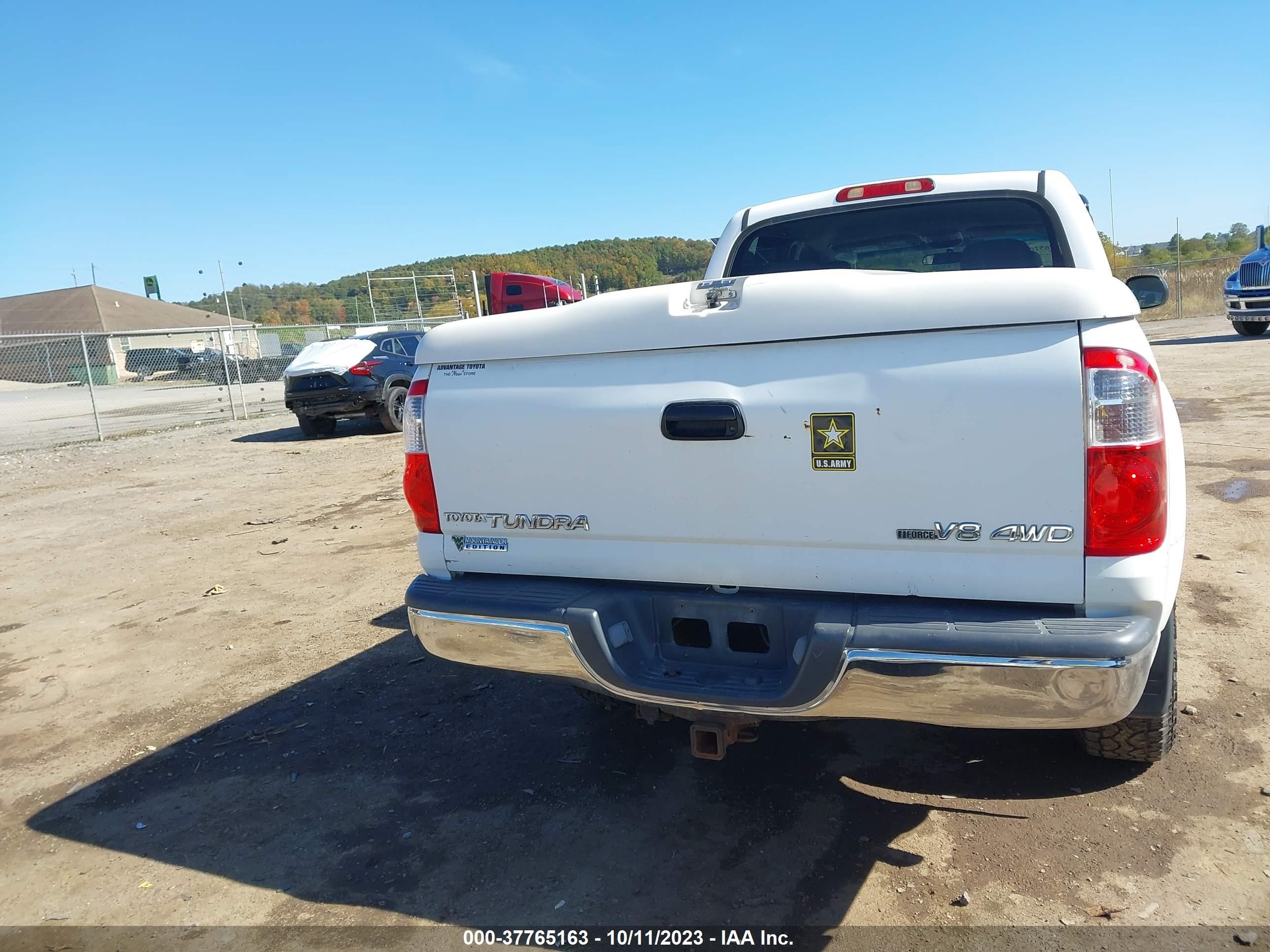 Photo 15 VIN: 5TBDT44115S469503 - TOYOTA TUNDRA 