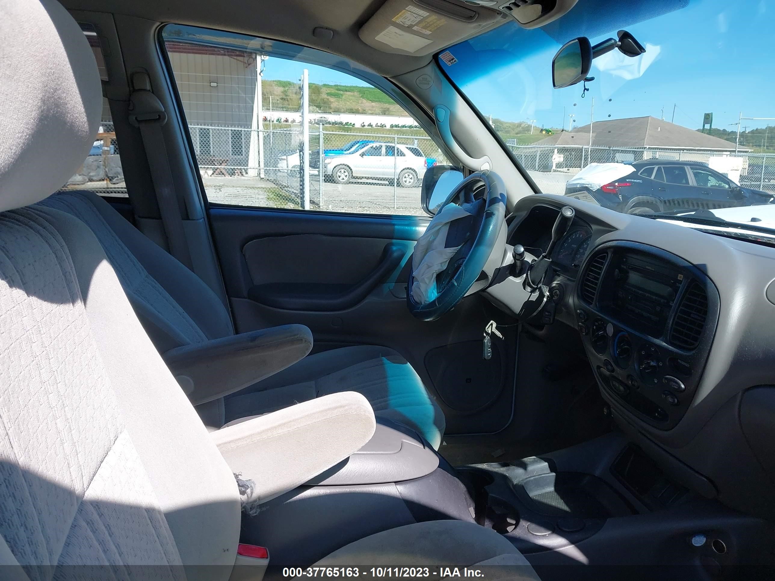 Photo 4 VIN: 5TBDT44115S469503 - TOYOTA TUNDRA 