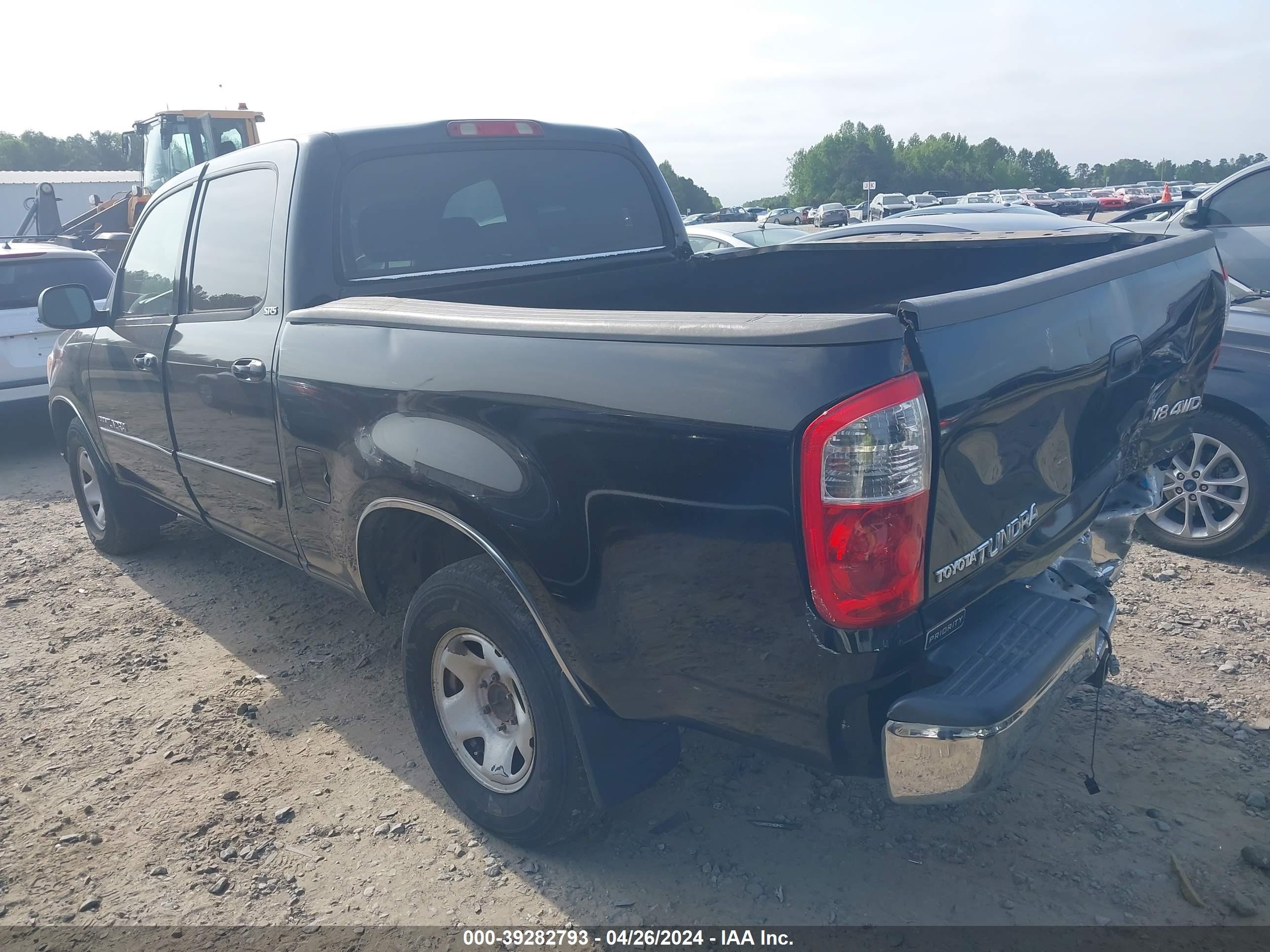 Photo 2 VIN: 5TBDT44115S495521 - TOYOTA TUNDRA 