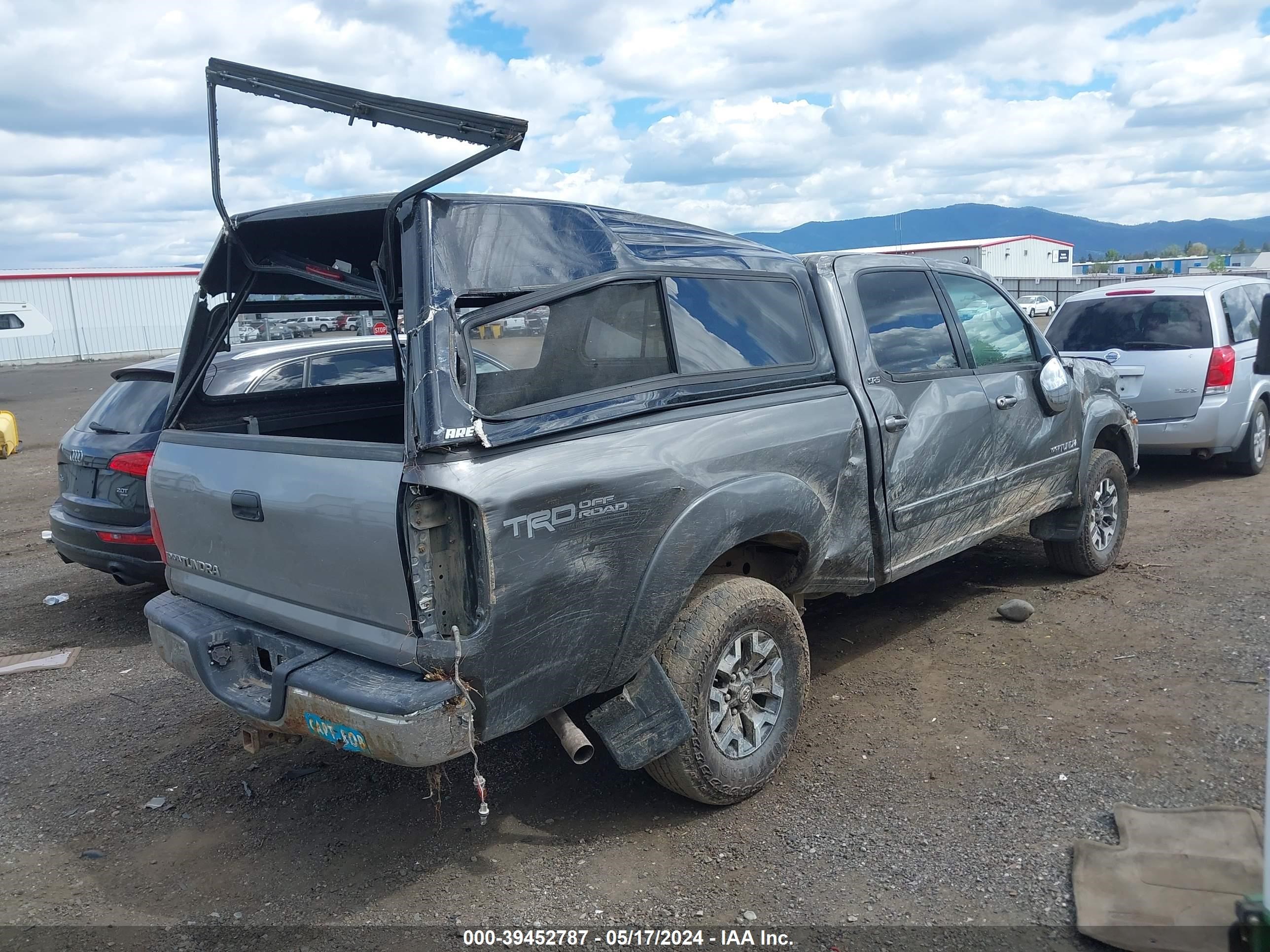 Photo 3 VIN: 5TBDT44125S494216 - TOYOTA TUNDRA 