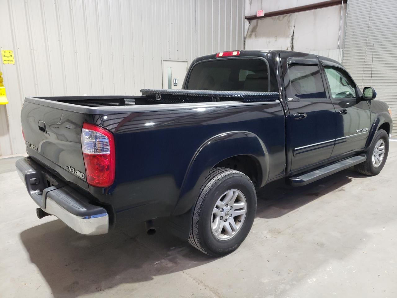 Photo 2 VIN: 5TBDT44175S470543 - TOYOTA TUNDRA 