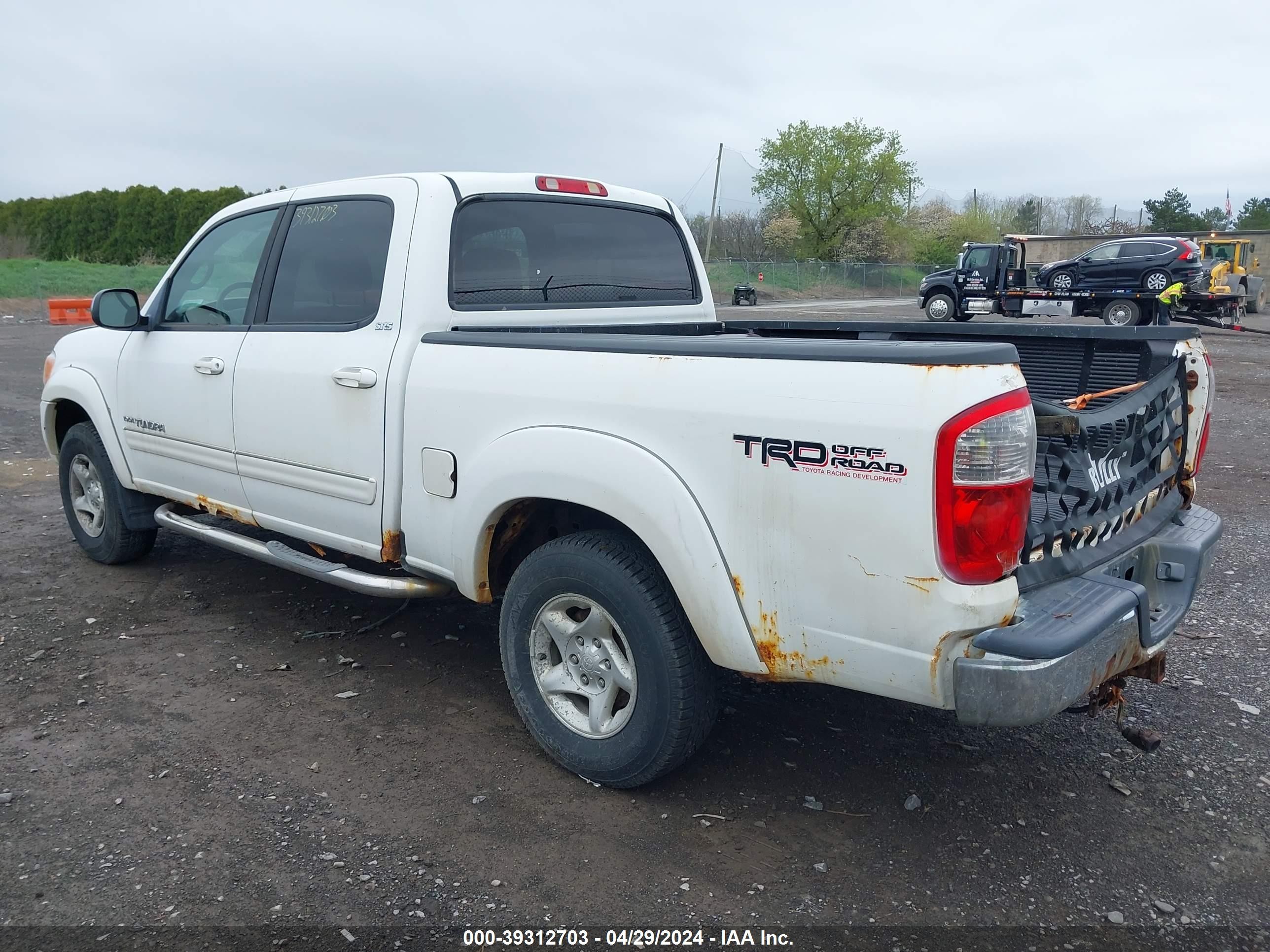 Photo 2 VIN: 5TBDT44175S501273 - TOYOTA TUNDRA 