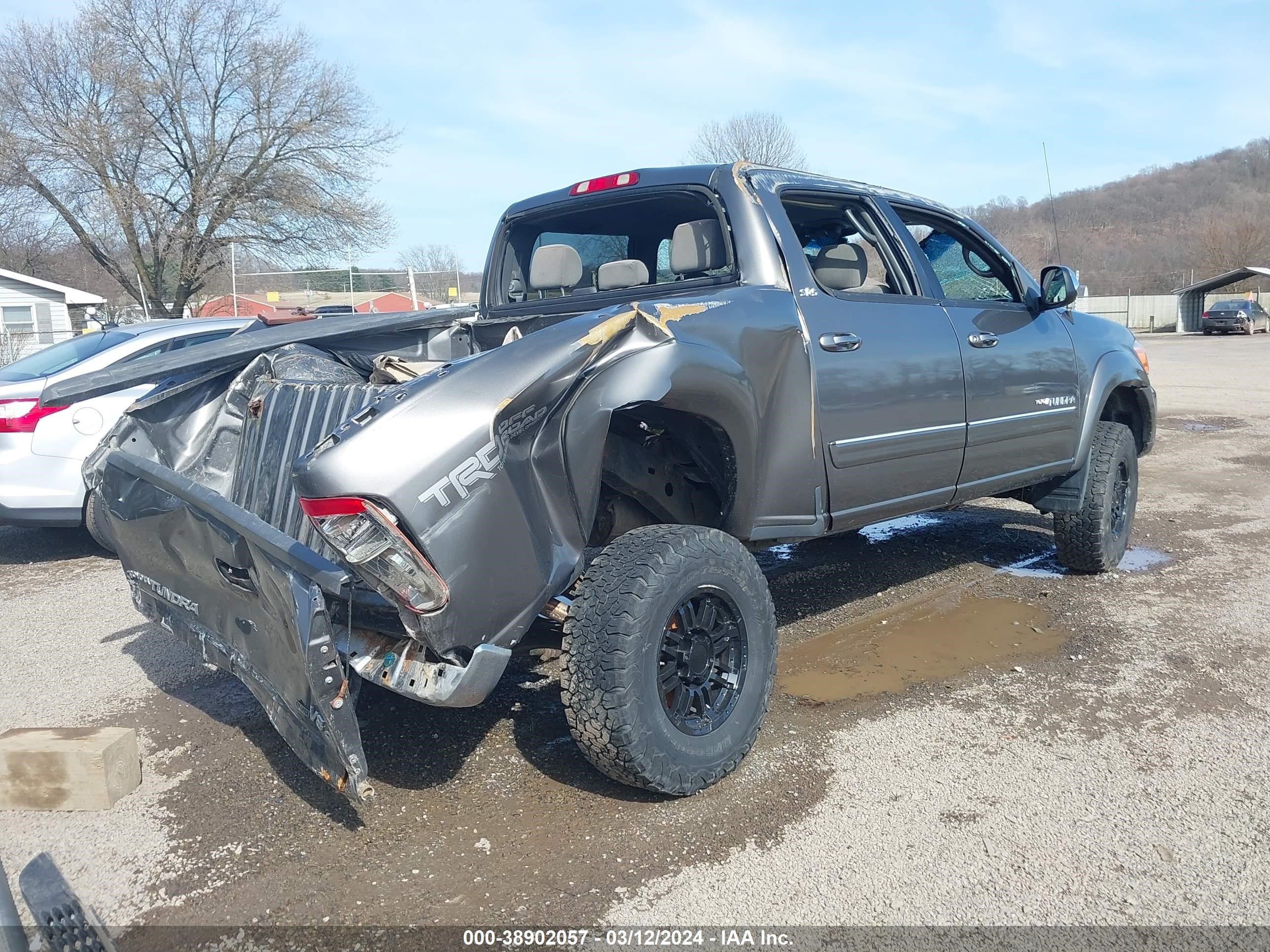 Photo 3 VIN: 5TBDT44196S536043 - TOYOTA TUNDRA 