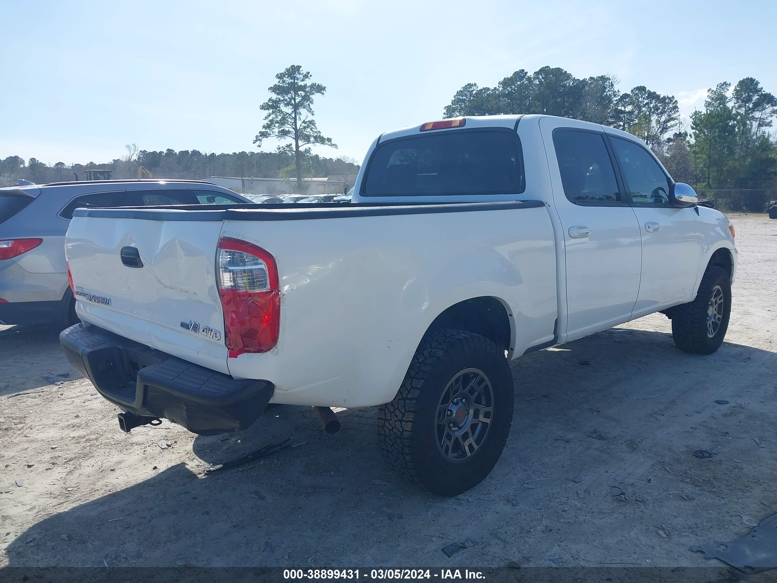 Photo 3 VIN: 5TBDT44196S546345 - TOYOTA TUNDRA 