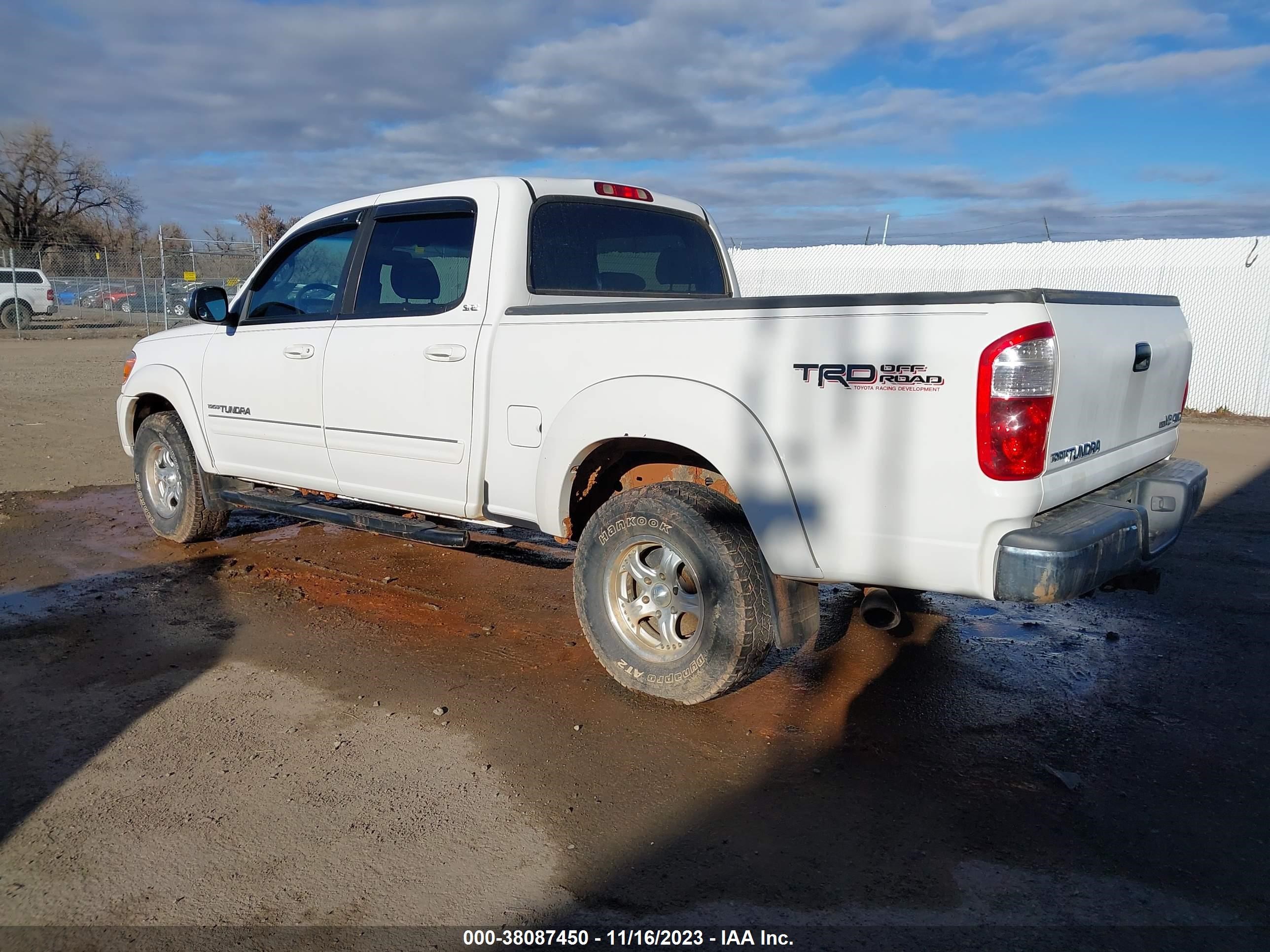 Photo 2 VIN: 5TBDT441X6S533488 - TOYOTA TUNDRA 