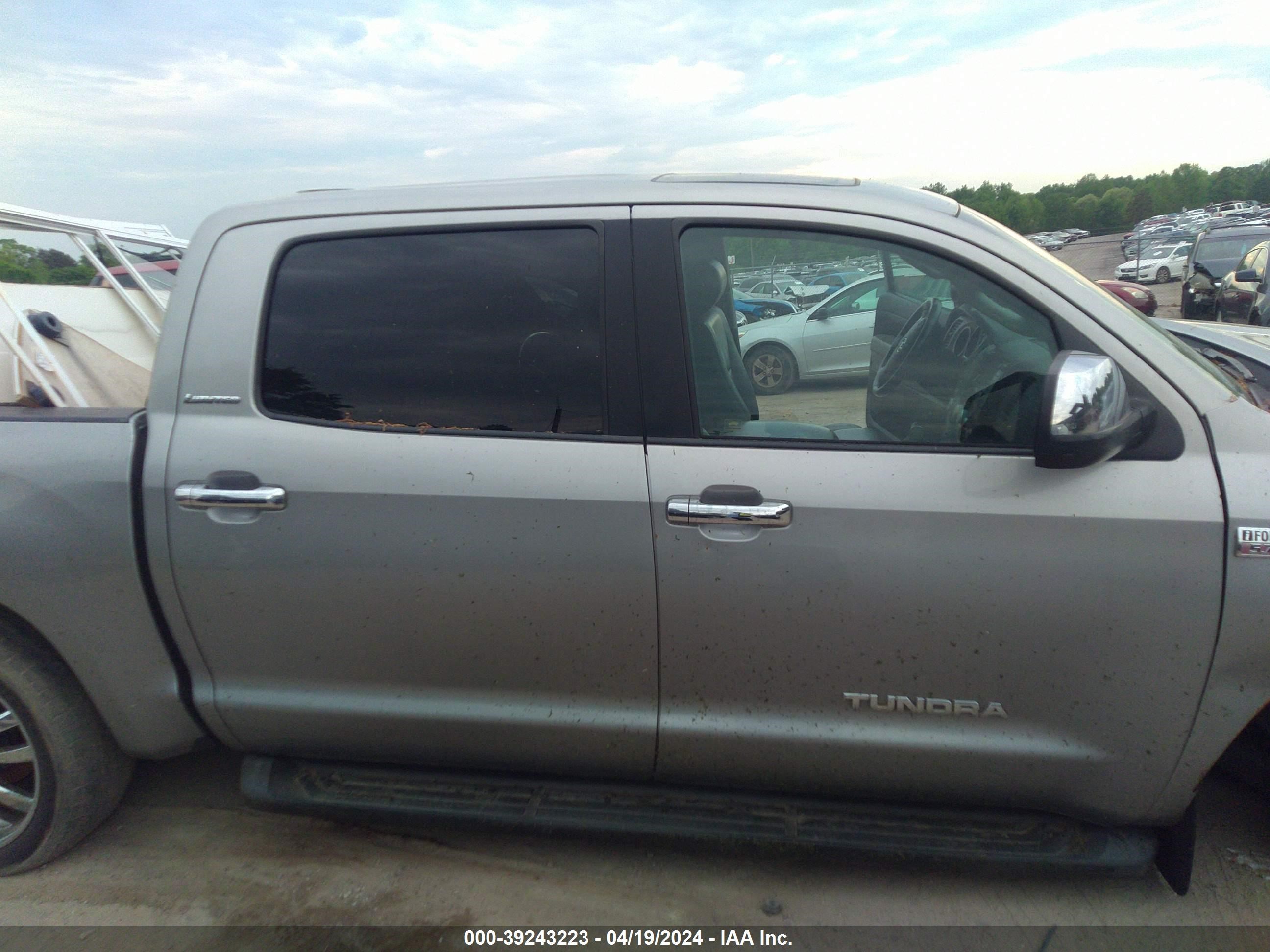 Photo 11 VIN: 5TBDV58158S507796 - TOYOTA TUNDRA 