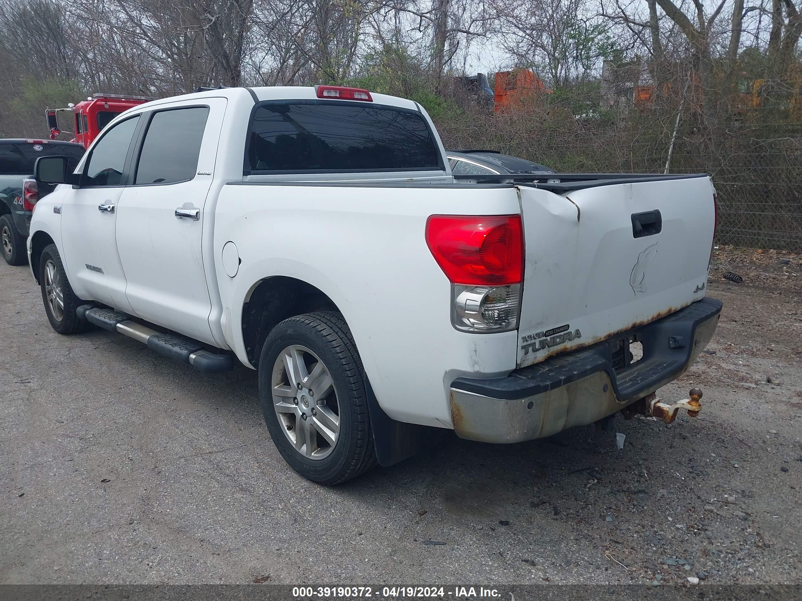 Photo 2 VIN: 5TBDV581X8S498013 - TOYOTA TUNDRA 