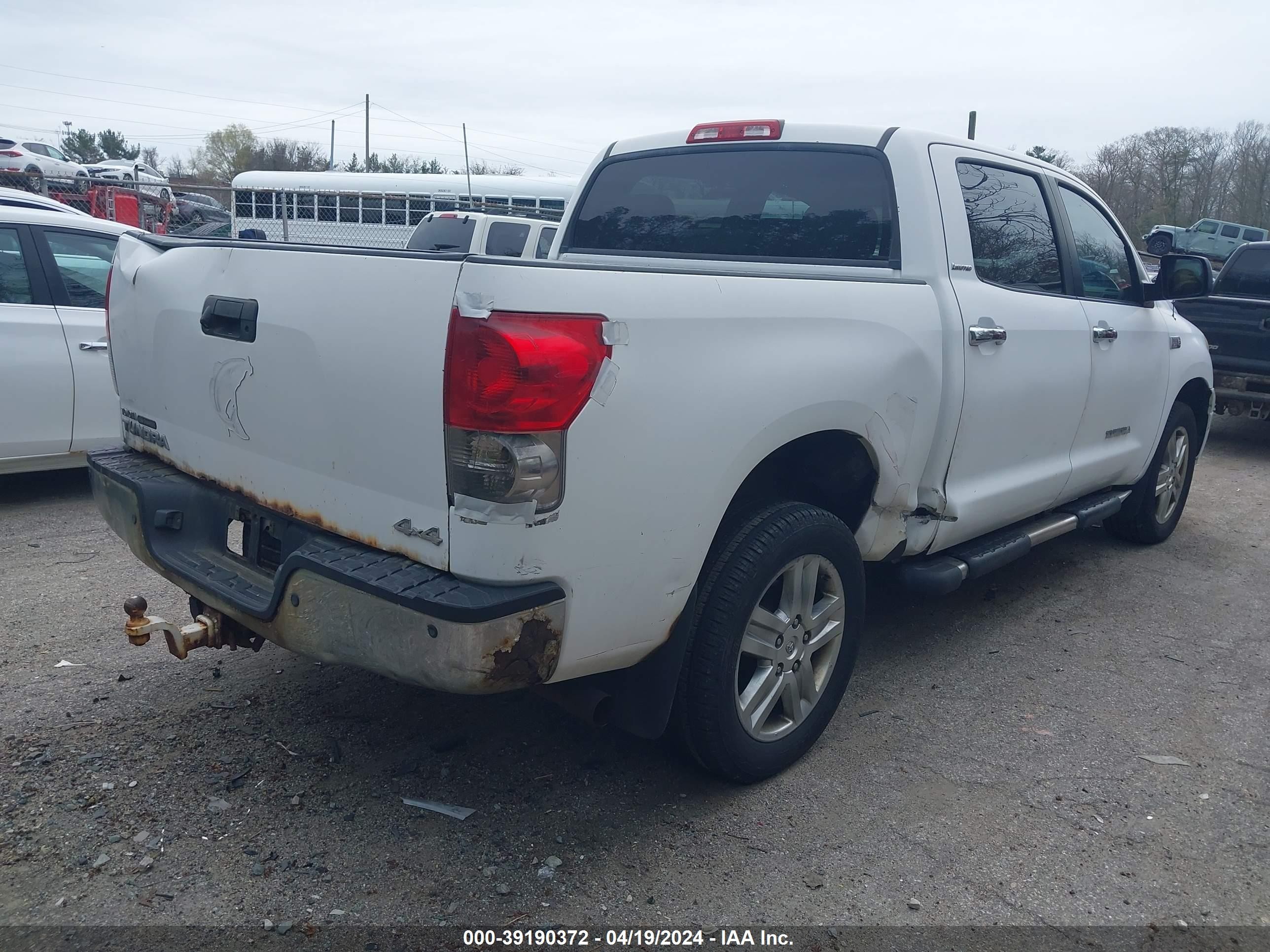 Photo 3 VIN: 5TBDV581X8S498013 - TOYOTA TUNDRA 